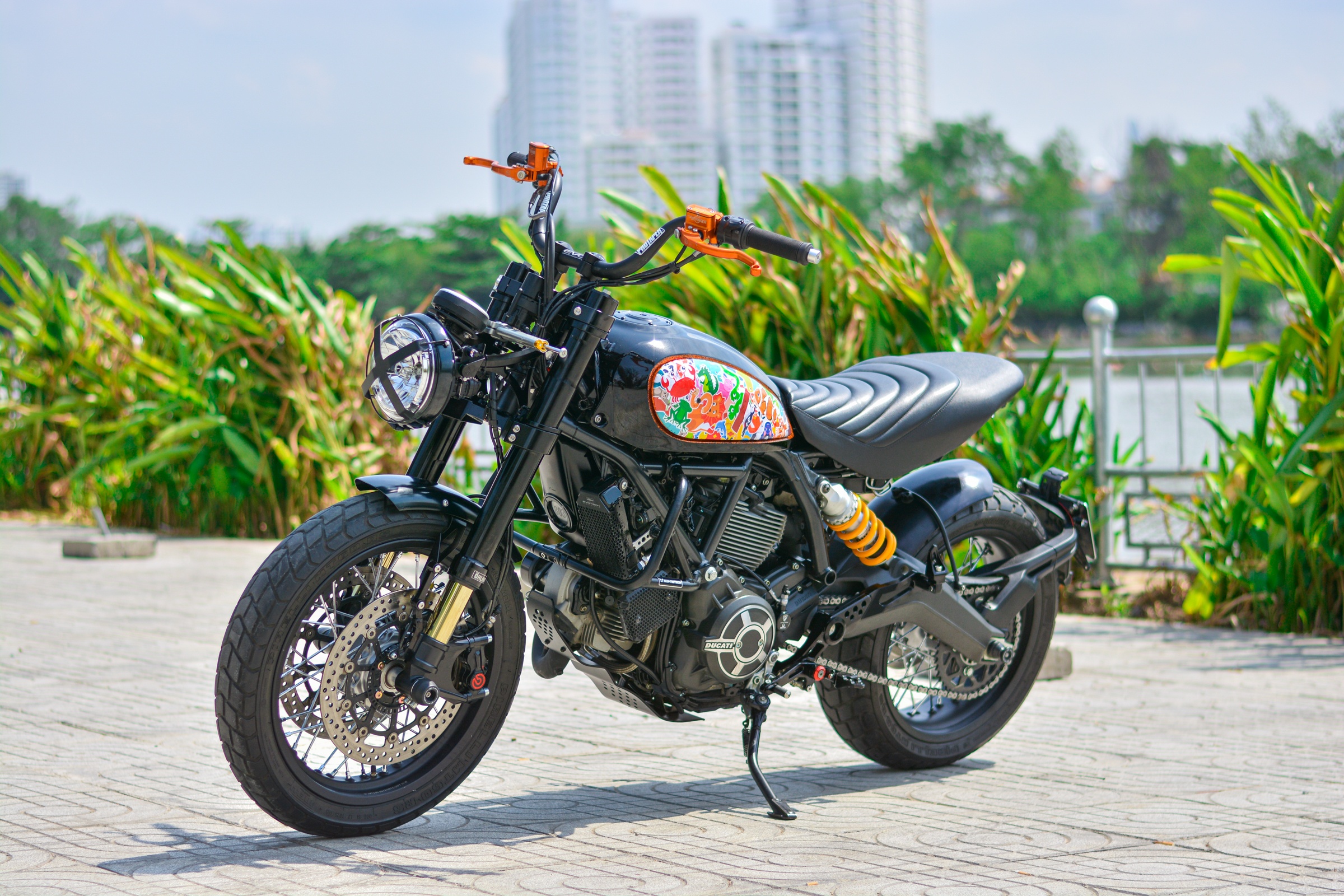 Ducati Scrambler lot xac voi goi do 200 trieu cua dan choi Ha Noi anh 1