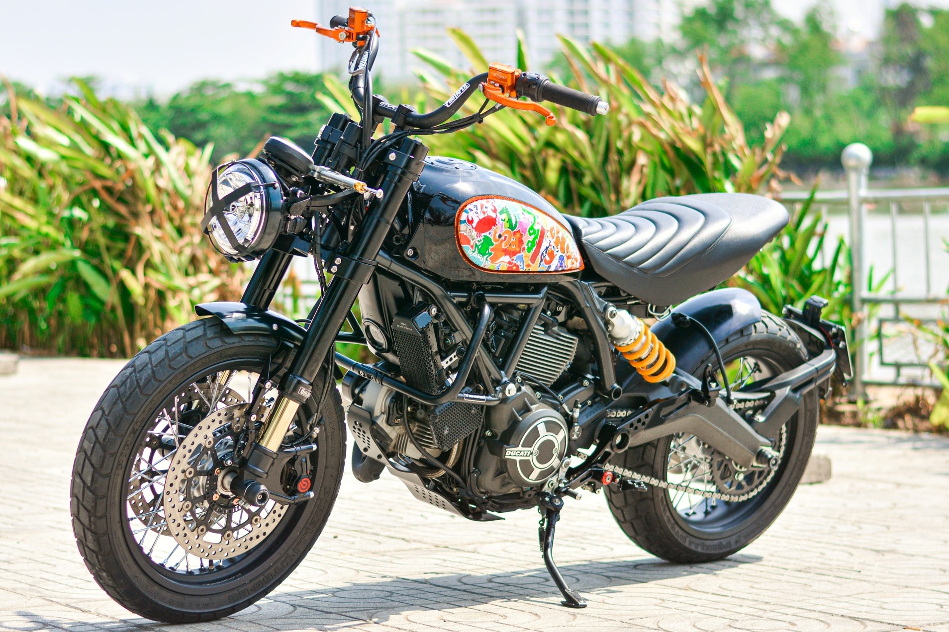 Ducati Scrambler lot xac voi goi do 200 trieu cua biker Ha Noi hinh anh