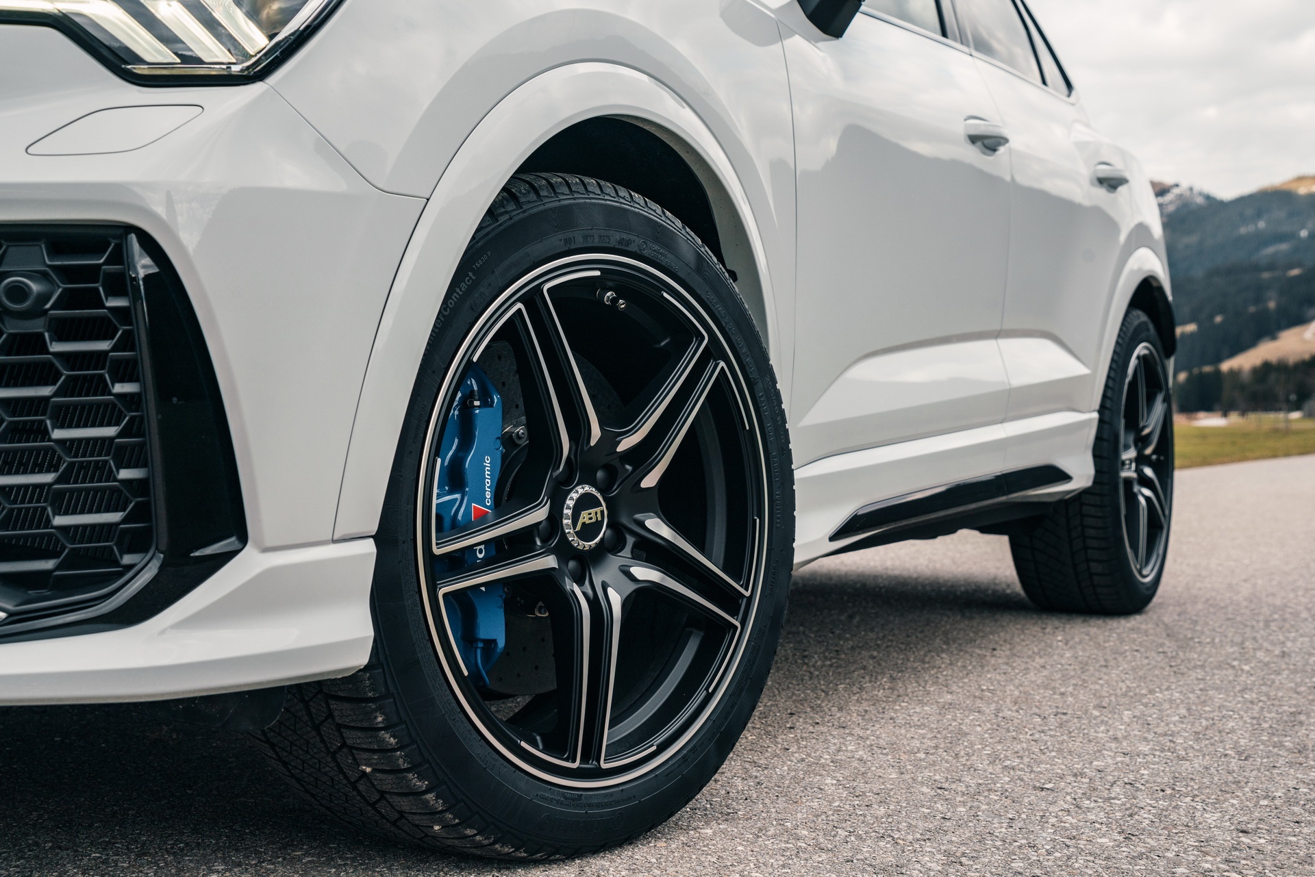 Khám phá Audi RS Q3 với gói độ nâng cấp động cơ ảnh 4 Kham pha Audi RS Q3 voi goi do nang cap dong co anh 4