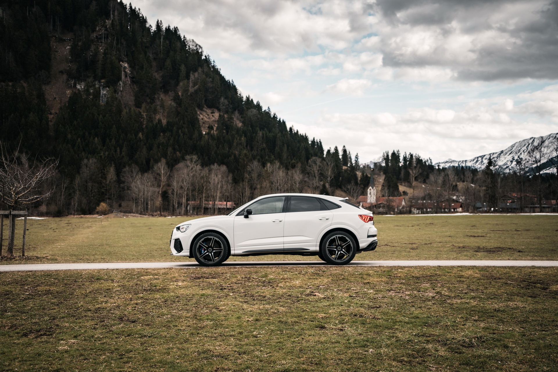Khám phá Audi RS Q3 với gói độ nâng cấp động cơ ảnh 3 Kham pha Audi RS Q3 voi goi do nang cap dong co anh 3