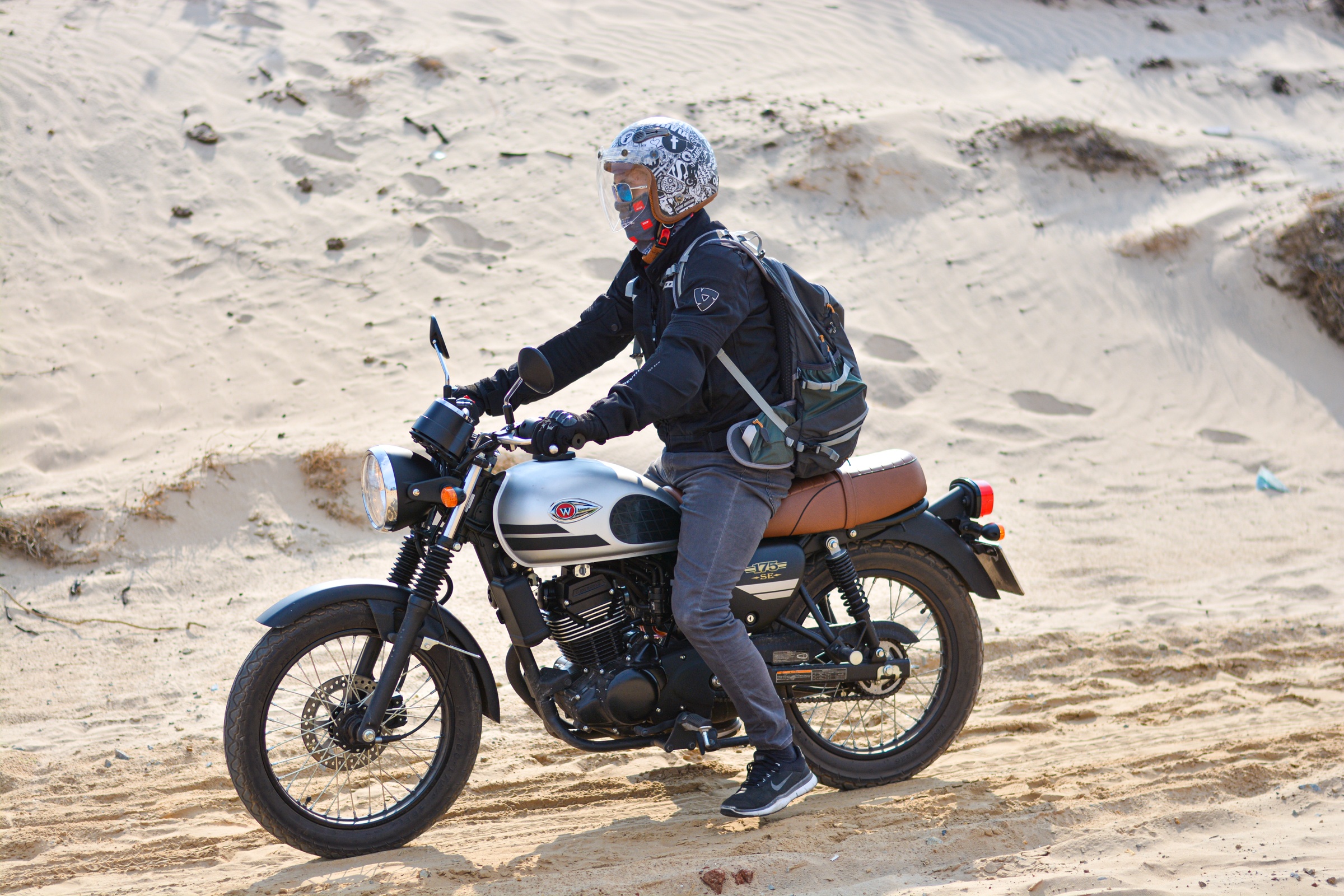 Kham pha Vung Tau voi Kawasaki W175 - dong co em ai,  giam xoc kho chiu anh 9