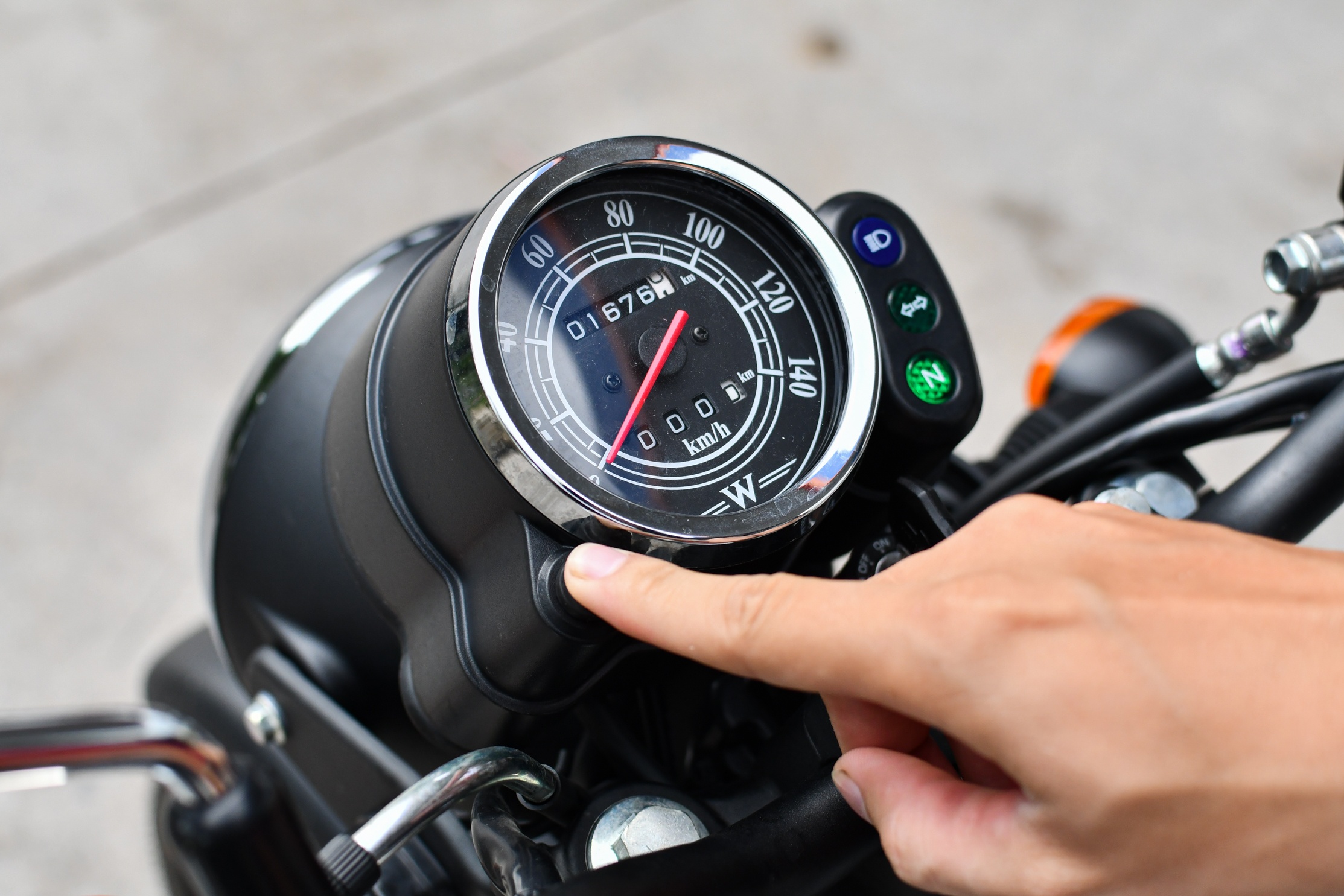 Kham pha Vung Tau voi Kawasaki W175 - dong co em ai,  giam xoc kho chiu anh 6