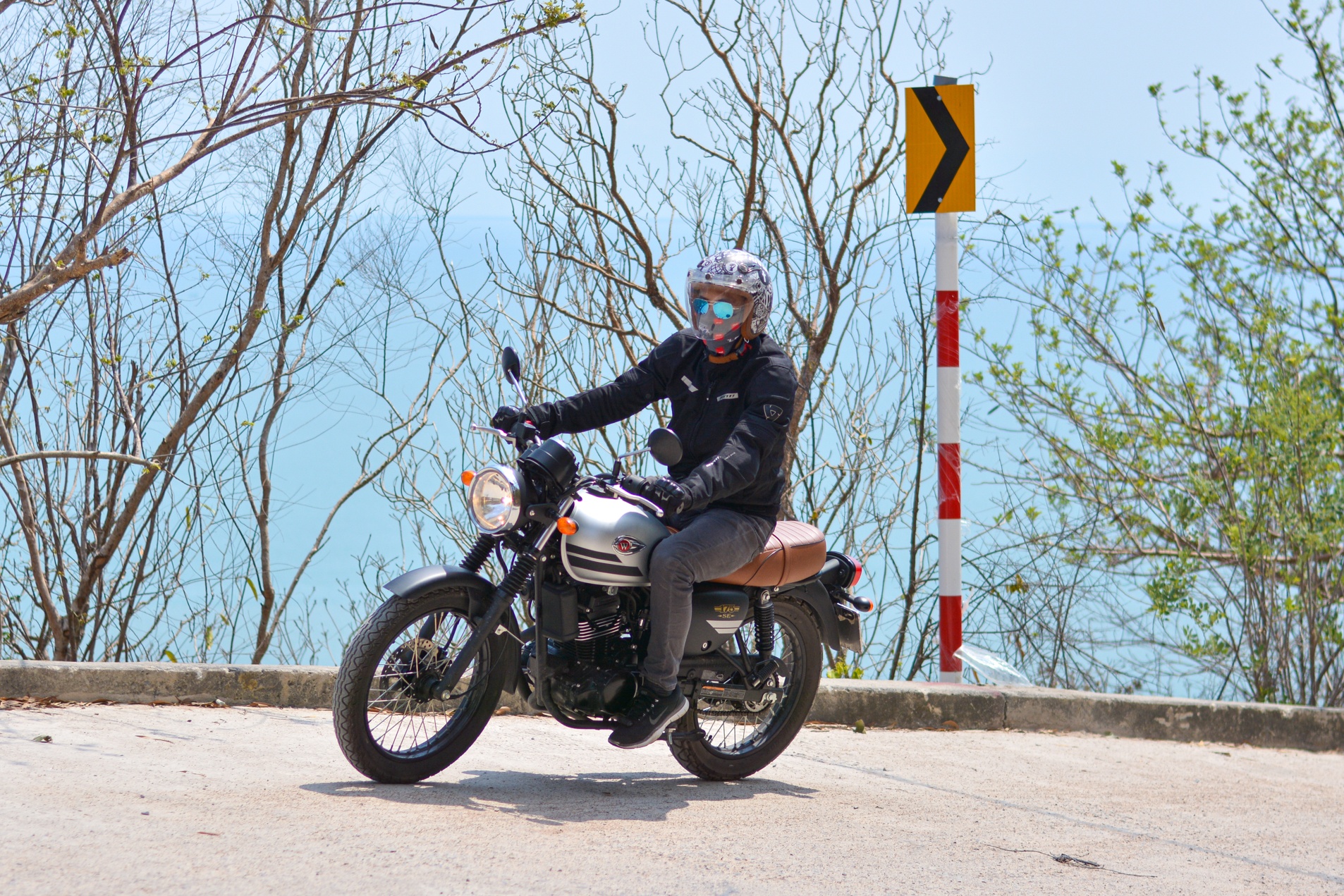 Kham pha Vung Tau voi Kawasaki W175 - dong co em ai,  giam xoc kho chiu anh 8