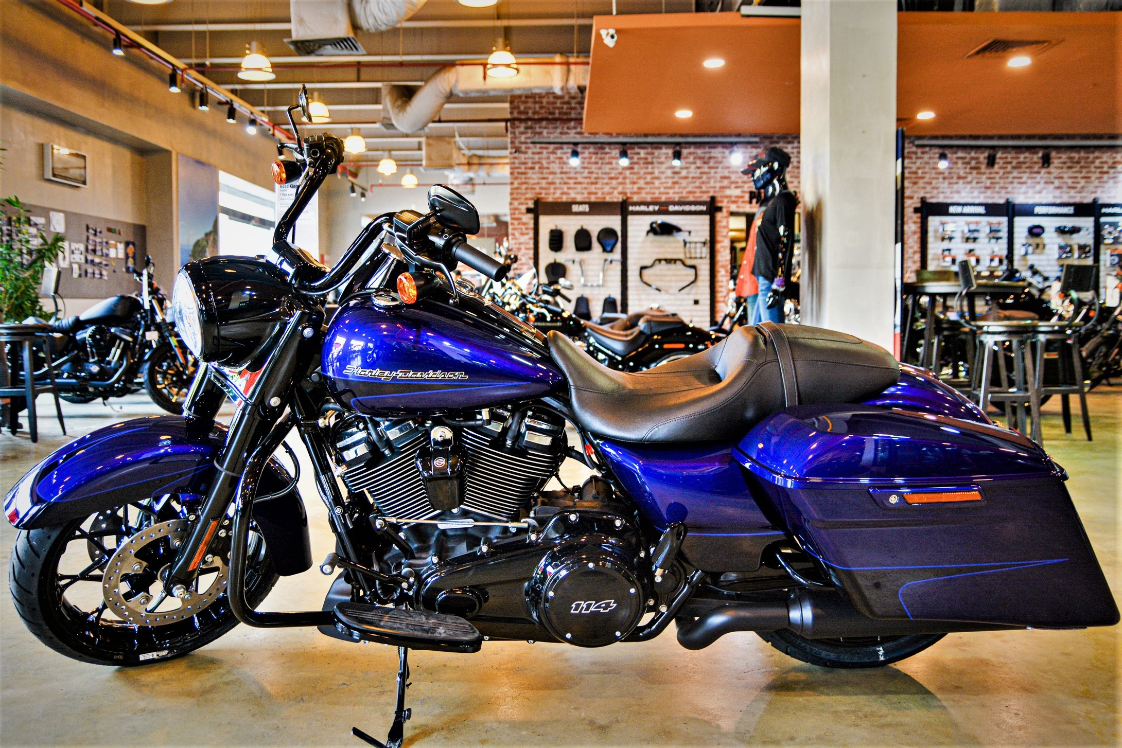 Chi tiet Harley-Davidson Road King Special - xe touring gia hon 1 ty hinh anh