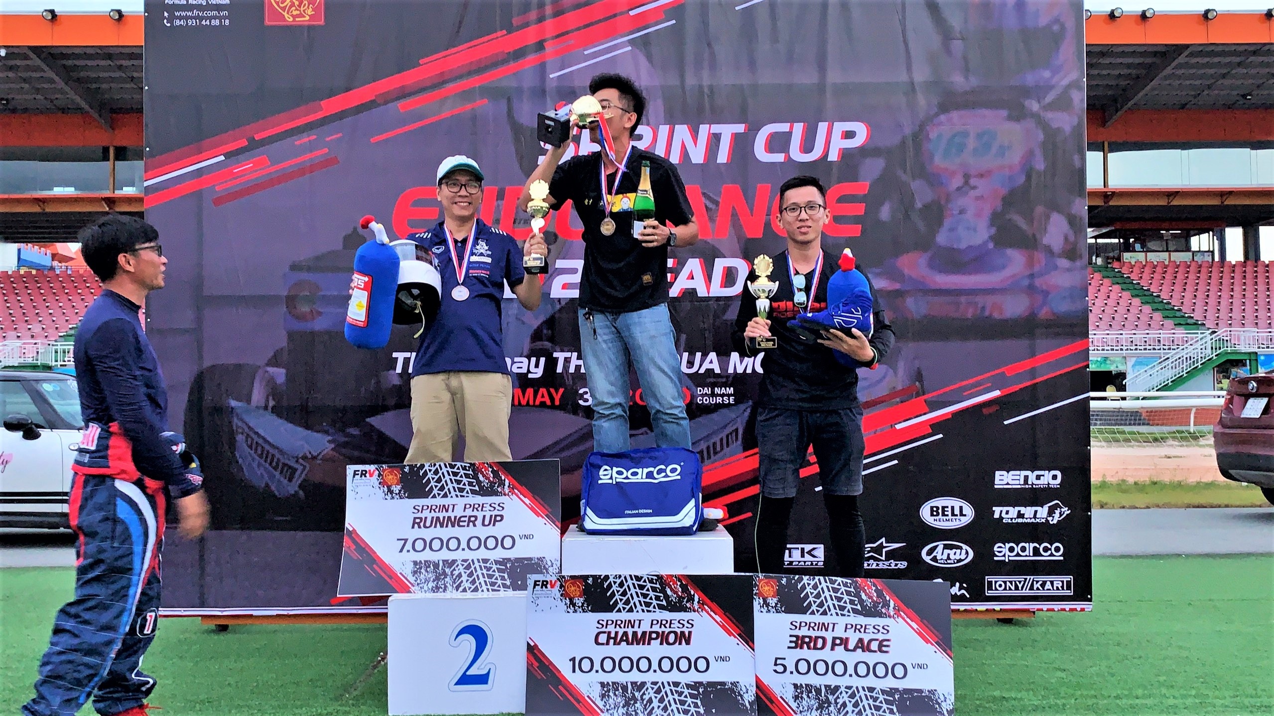Trải nghiệm thi đấu Go-Kart sau khi chơi các môn đua xe khác ảnh 16 Trai nghiem thi dau Go-Kart sau khi choi cac mon dua xe khac anh 16