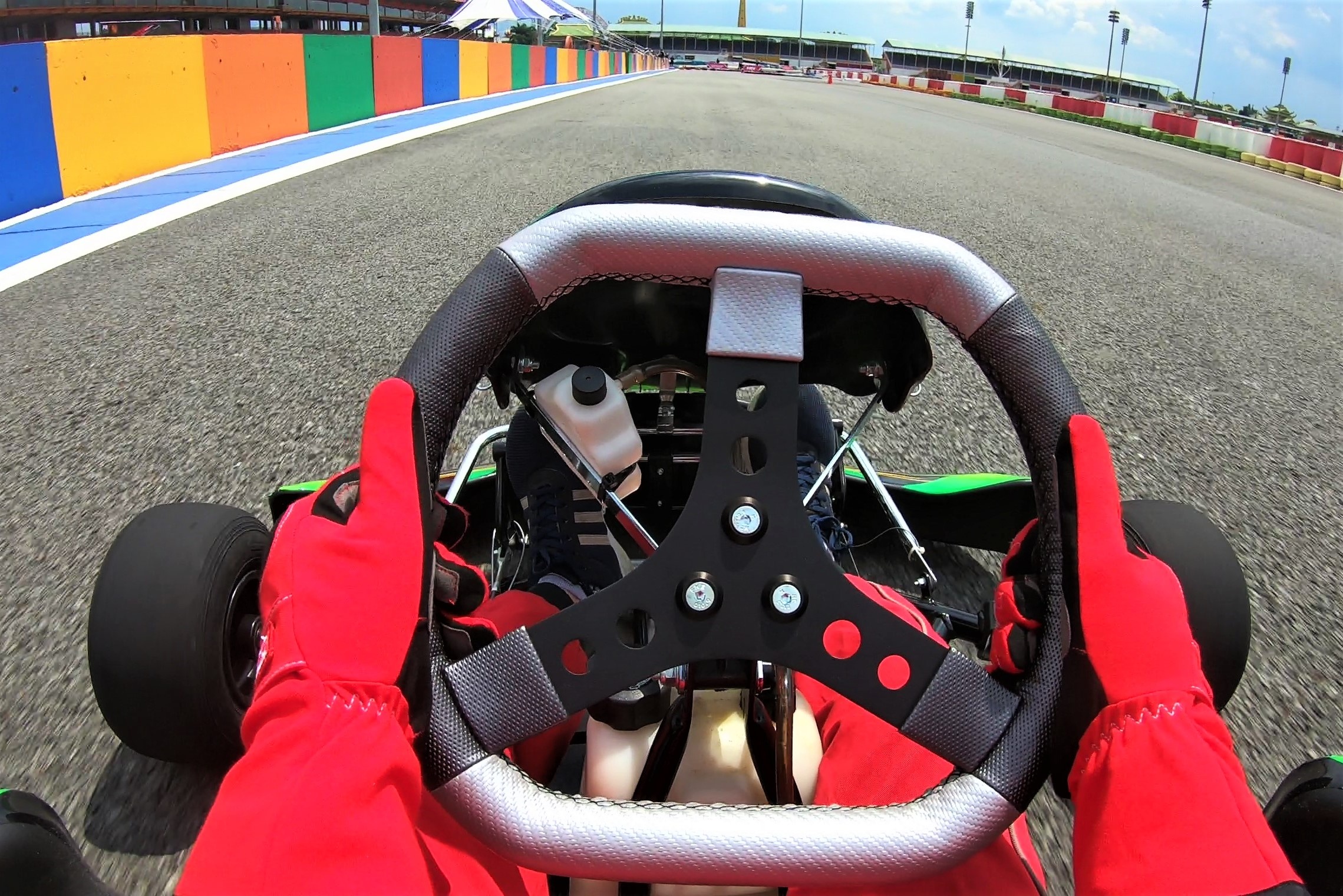 Trải nghiệm thi đấu Go-Kart sau khi chơi các môn đua xe khác ảnh 7 Trai nghiem thi dau Go-Kart sau khi choi cac mon dua xe khac anh 7