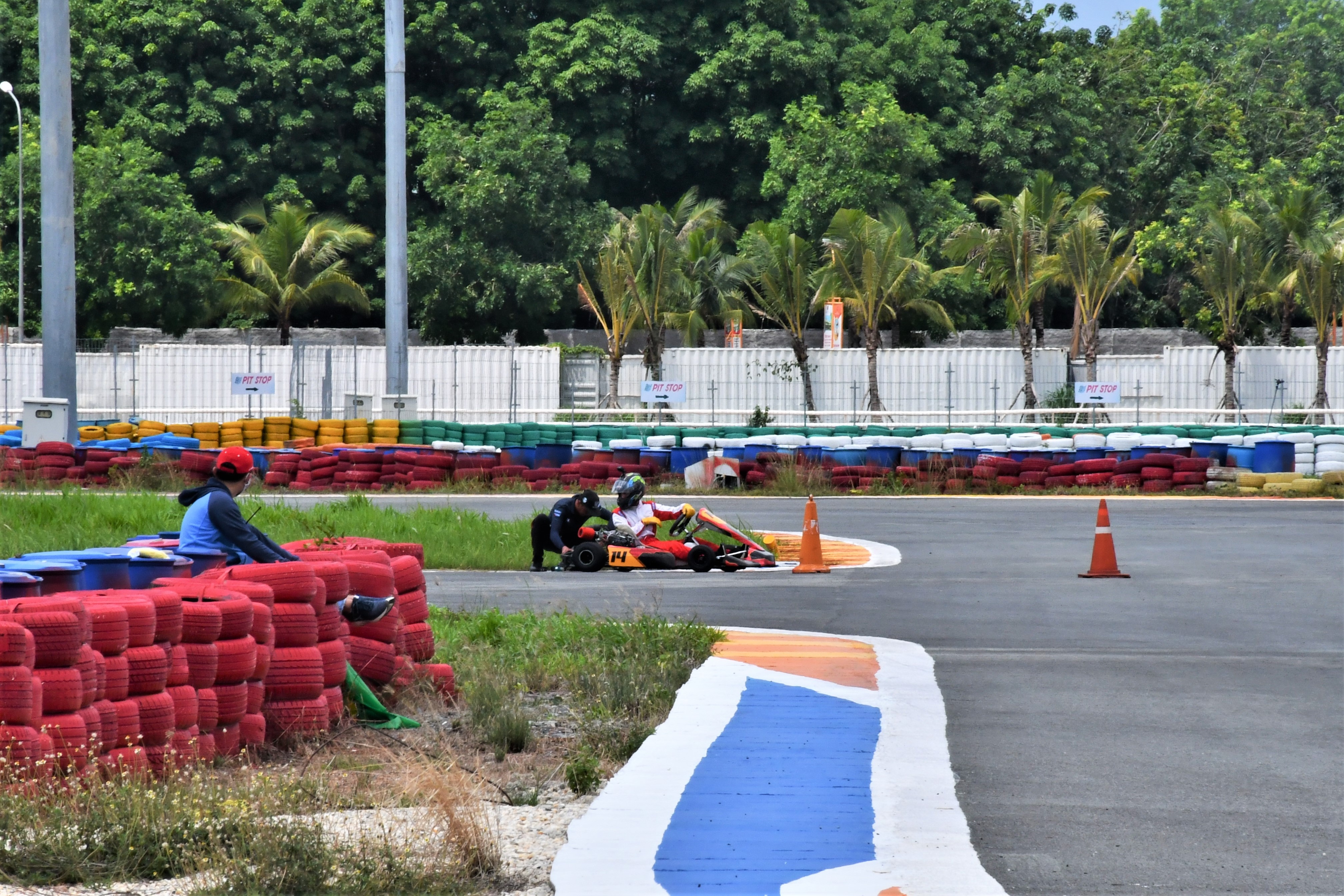 Trải nghiệm thi đấu Go-Kart sau khi chơi các môn đua xe khác ảnh 8 Trai nghiem thi dau Go-Kart sau khi choi cac mon dua xe khac anh 8
