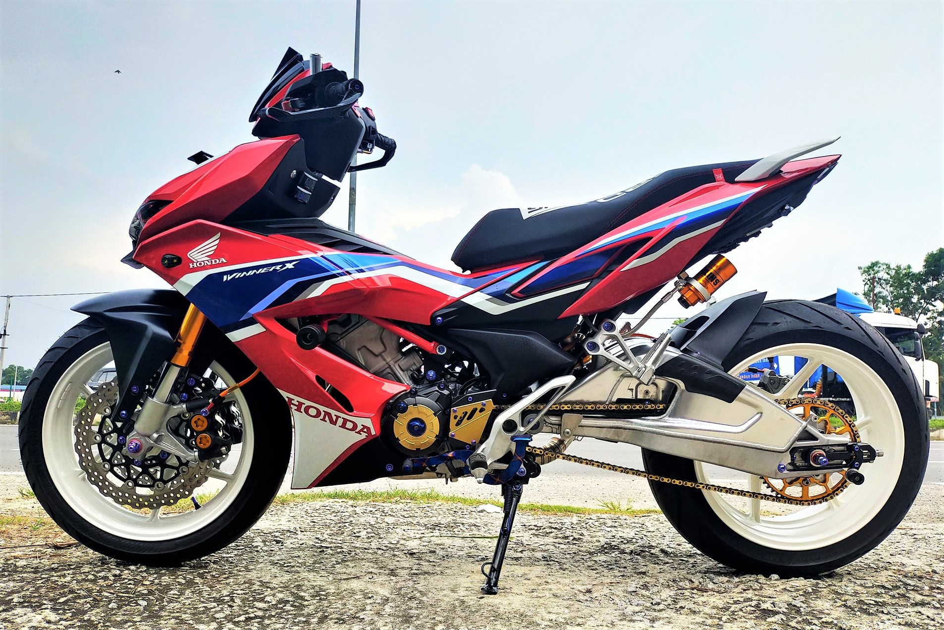 Honda Winner X do phong cach phan khoi lon hinh anh