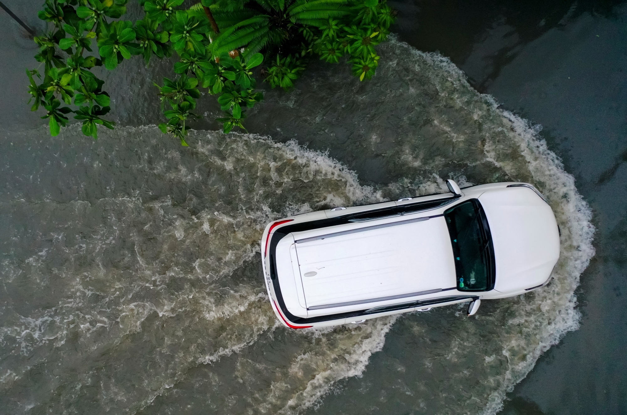 Xe may di chuyen qua vung nuoc ngap can phai lam gi? anh 3