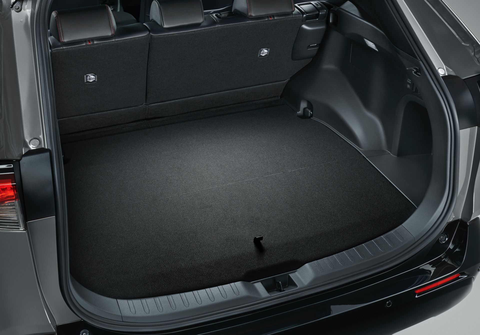 Toyota RAV4 PHV ra mat thi truong Nhat Ban anh 6