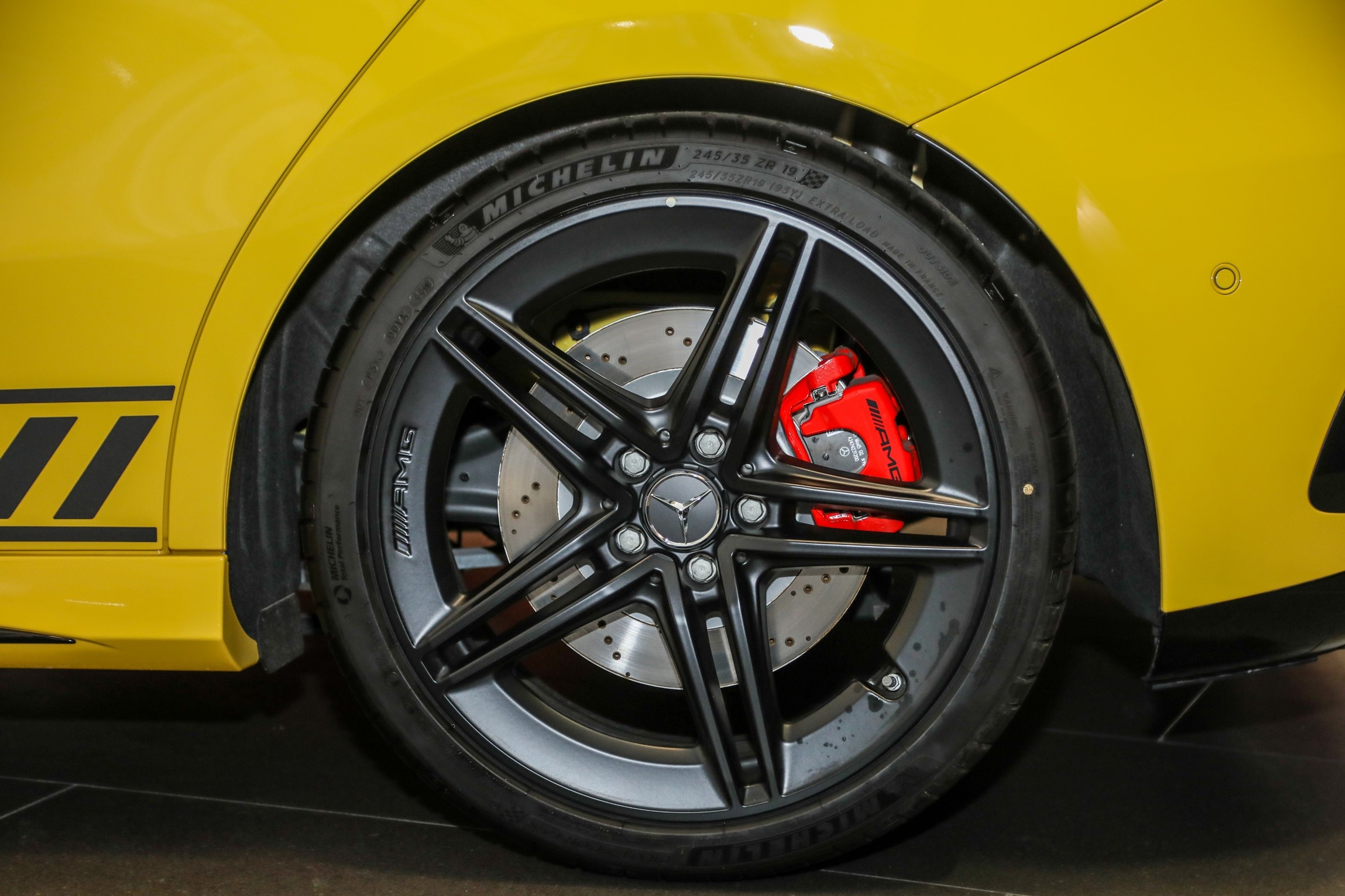 Ra mat Mercedes-AMG A45 S 4Matic Edition 1,  san xuat gioi han 20 xe anh 4