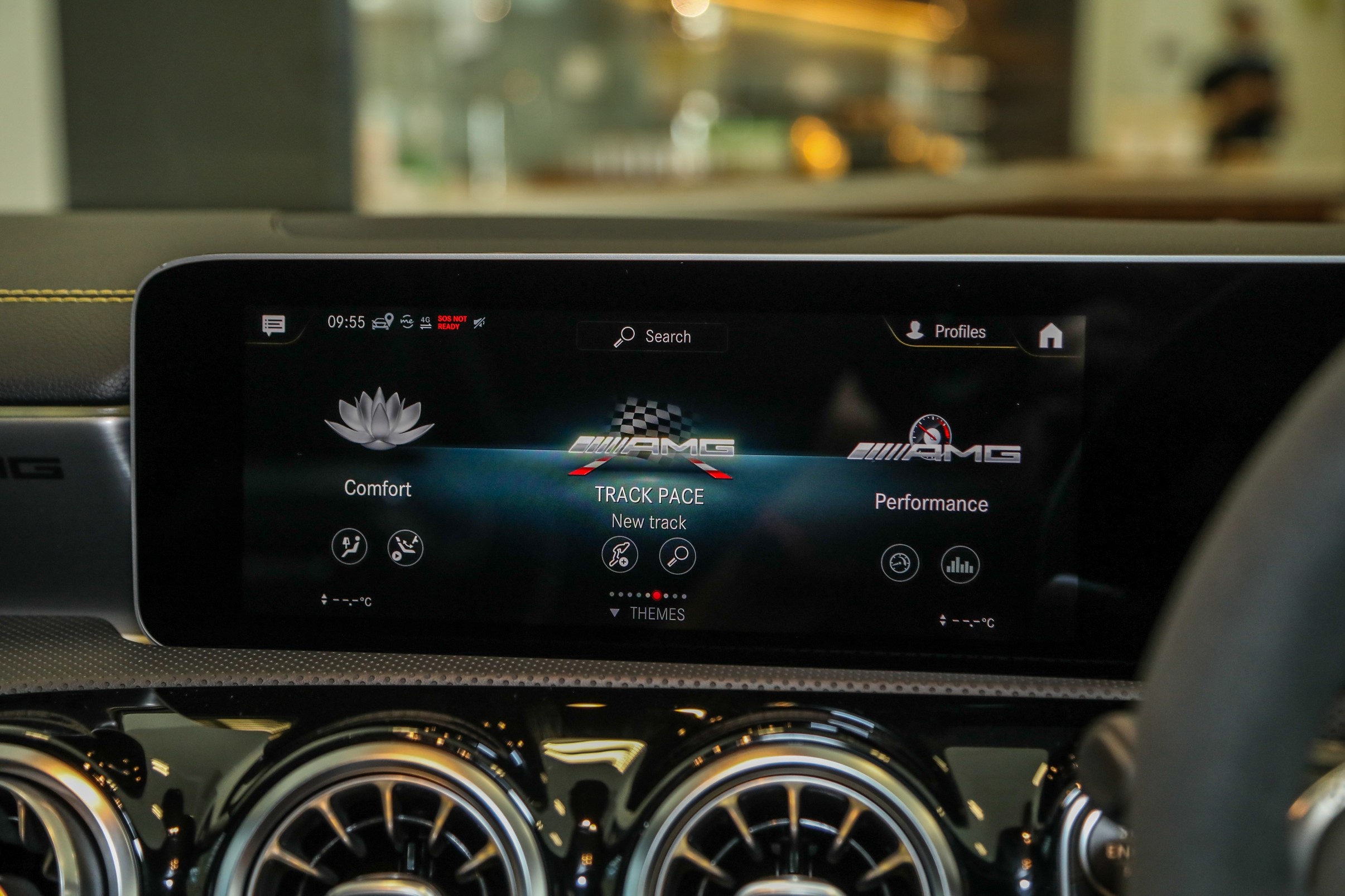 Ra mat Mercedes-AMG A45 S 4Matic Edition 1,  san xuat gioi han 20 xe anh 9