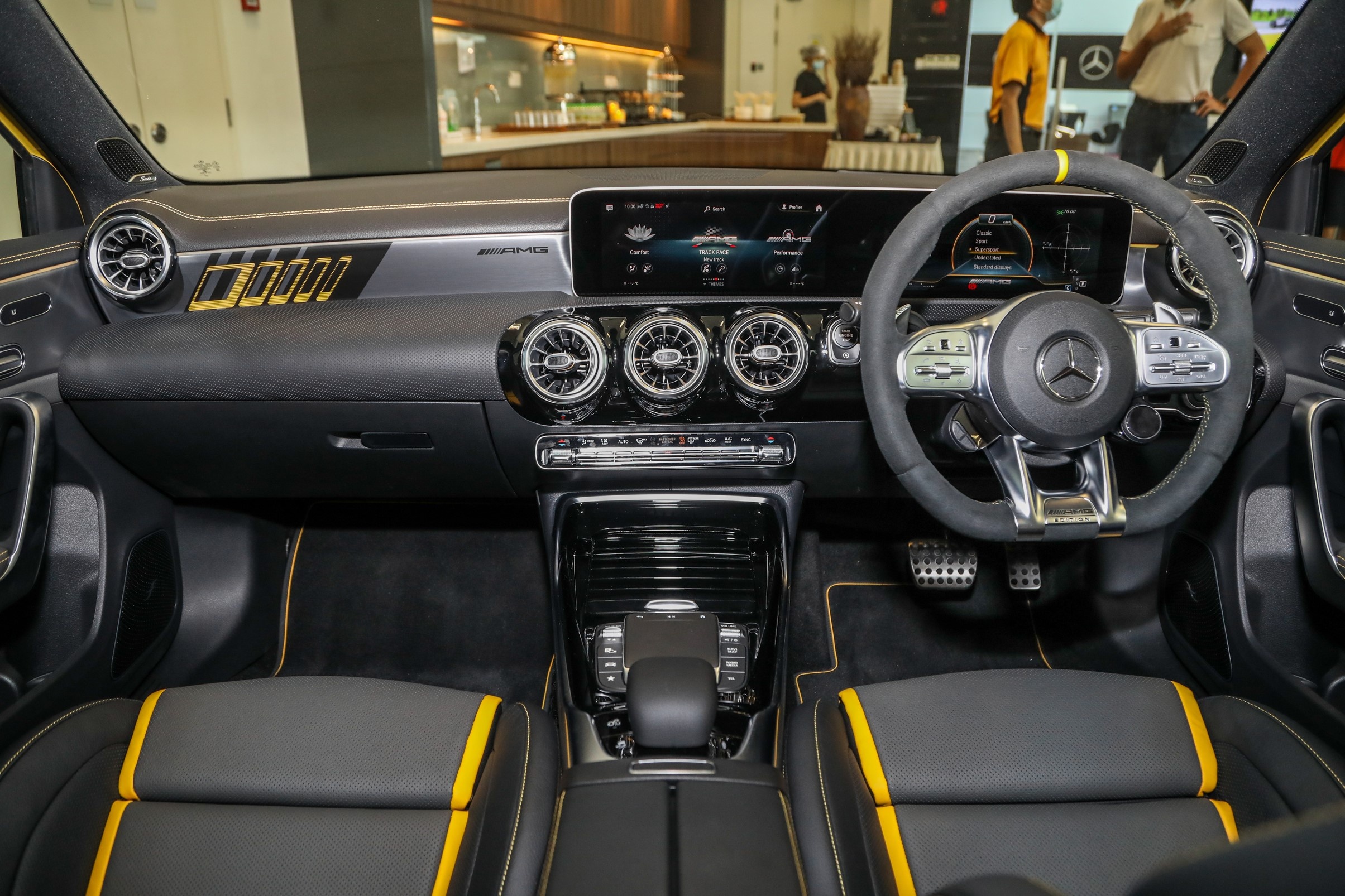 Ra mat Mercedes-AMG A45 S 4Matic Edition 1,  san xuat gioi han 20 xe anh 7