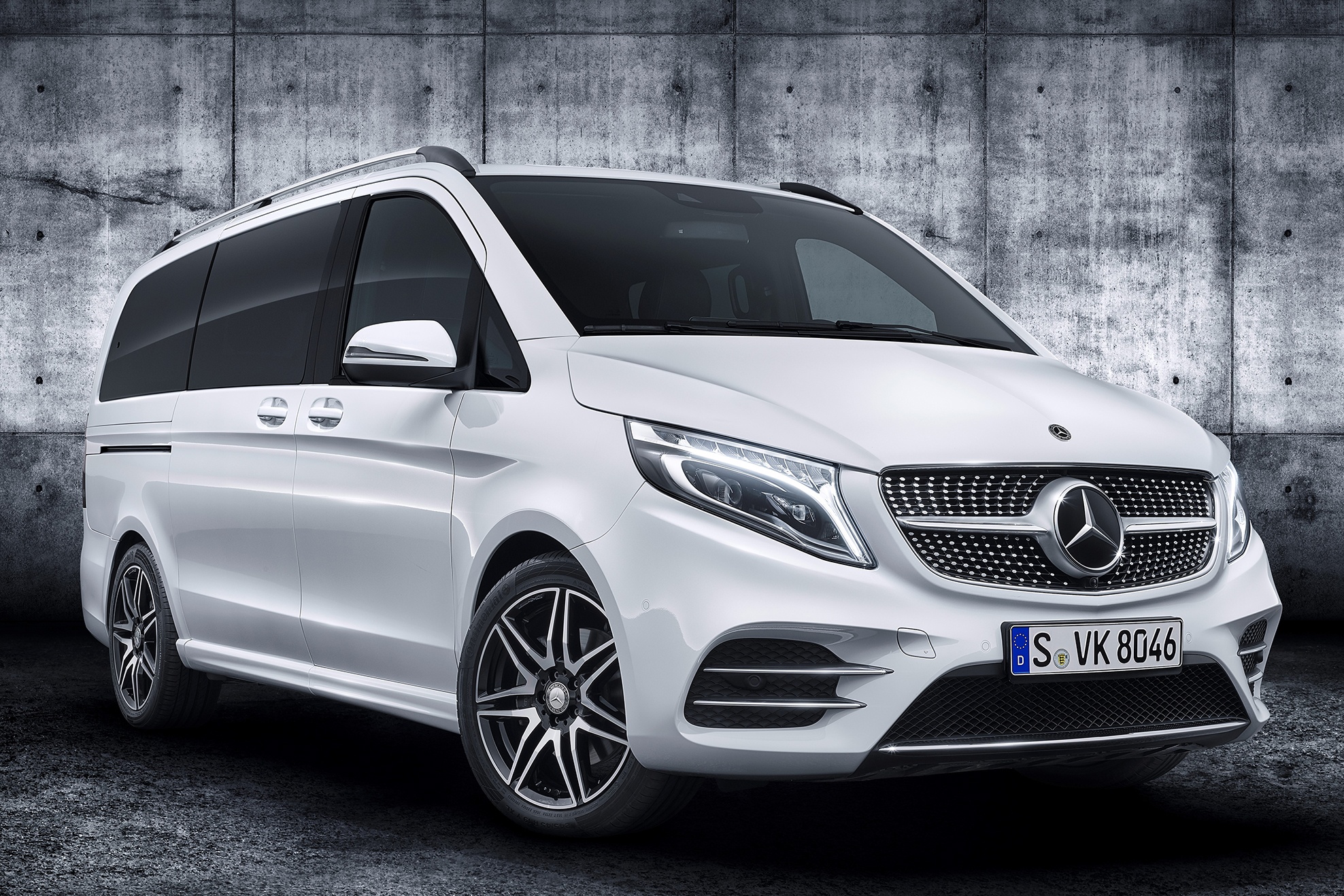 Mua MPV 9 chỗ hạng sang chọn Mercedes V-Class hay Toyota Graniva? ảnh 1 Mua MPV 9 cho hang sang chon Mercedes V-Class hay Toyota Graniva? anh 1