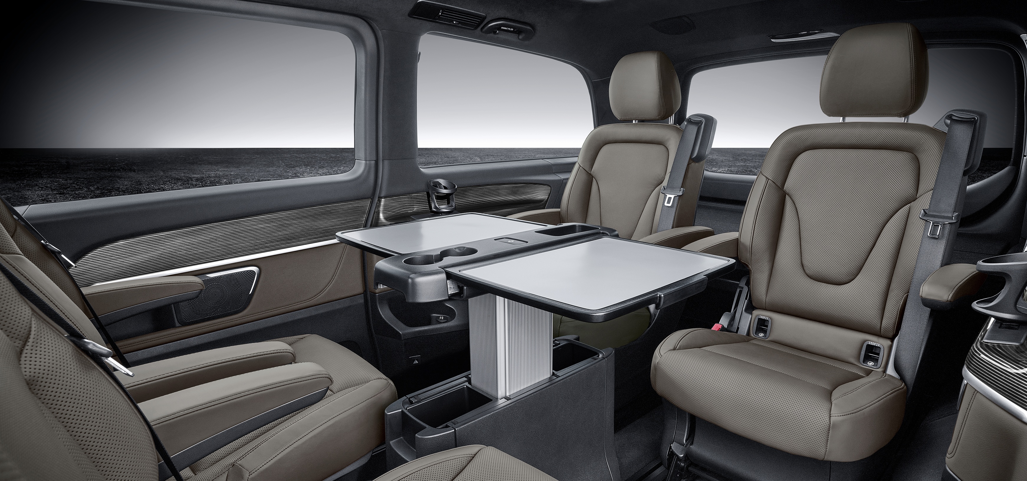 Mua MPV 9 cho hang sang chon Mercedes V-Class hay Toyota Graniva? anh 12