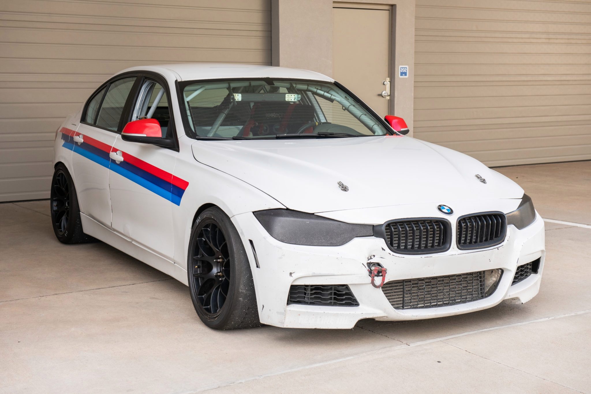 Khám phá BMW 3-Series phiên bản xe đua ảnh 8 Kham pha BMW 3-Series phien ban xe dua anh 8
