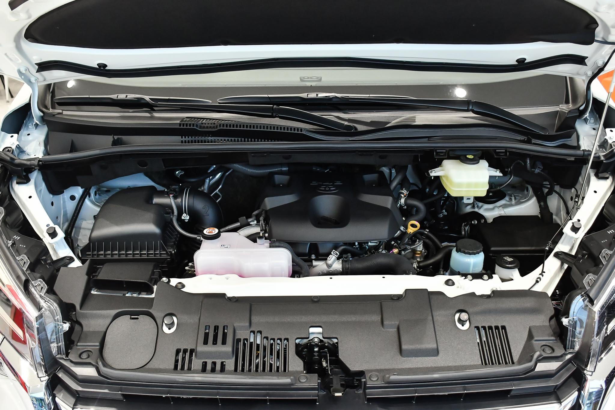 Mua MPV 9 cho hang sang chon Mercedes V-Class hay Toyota Graniva? anh 13