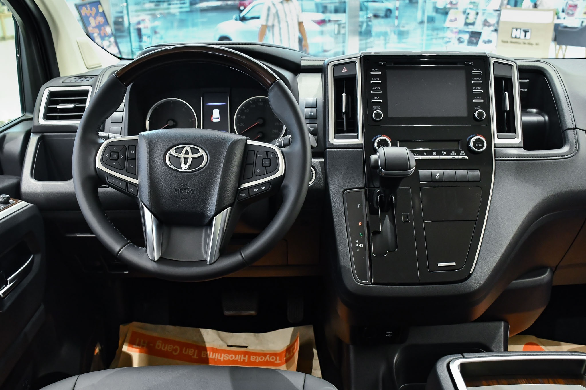 Mua MPV 9 chỗ hạng sang chọn Mercedes V-Class hay Toyota Graniva? ảnh 9 Mua MPV 9 cho hang sang chon Mercedes V-Class hay Toyota Graniva? anh 9