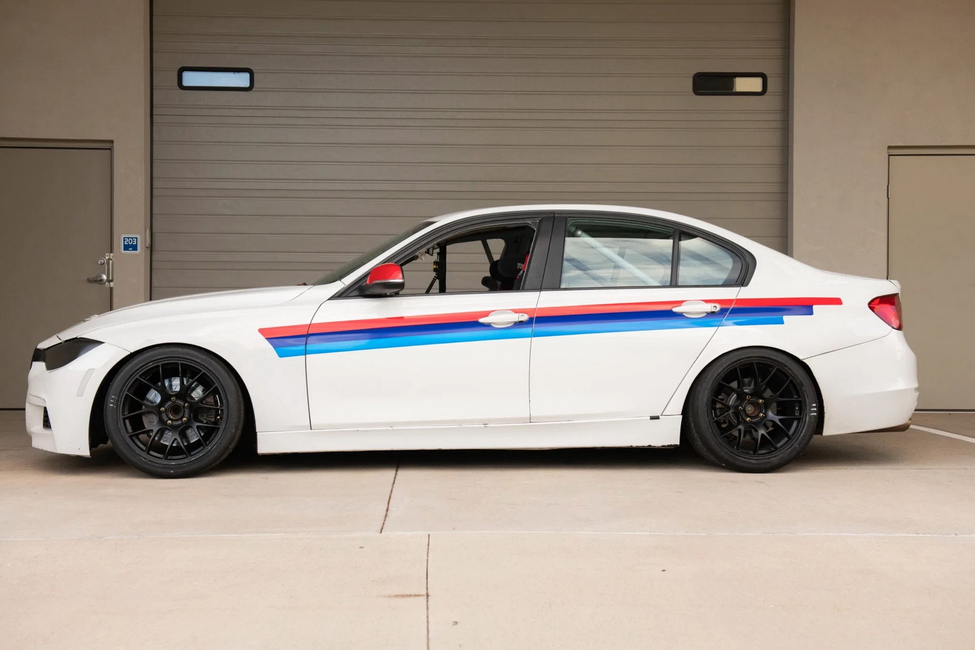 Khám phá BMW 3-Series phiên bản xe đua ảnh 2 Kham pha BMW 3-Series phien ban xe dua anh 2