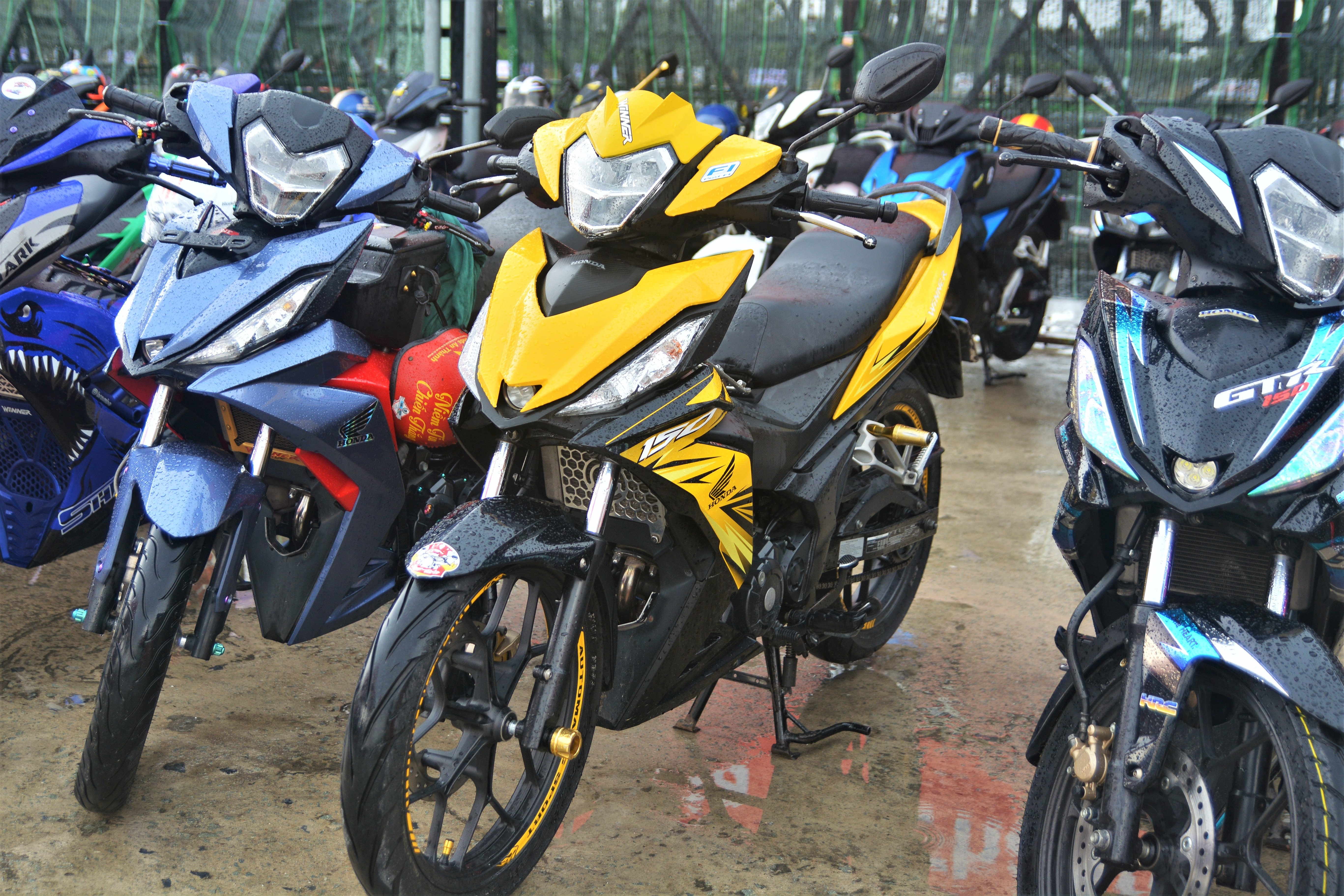 Hang chuc xe Winner tu hop tai Binh Duong - khong guong,  do ong xa anh 2