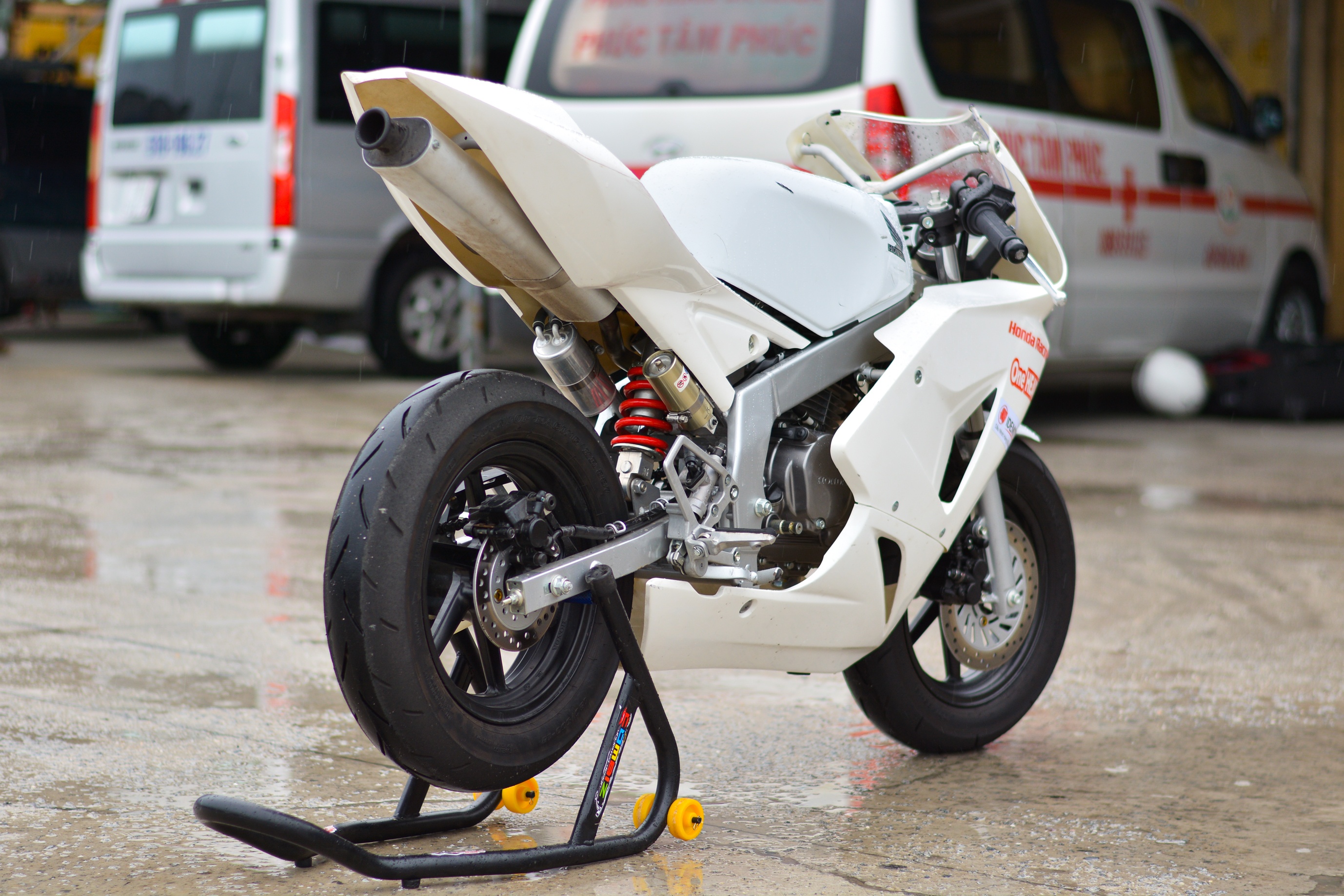 Kham pha moto dua Honda NSF100 tai VN anh 13