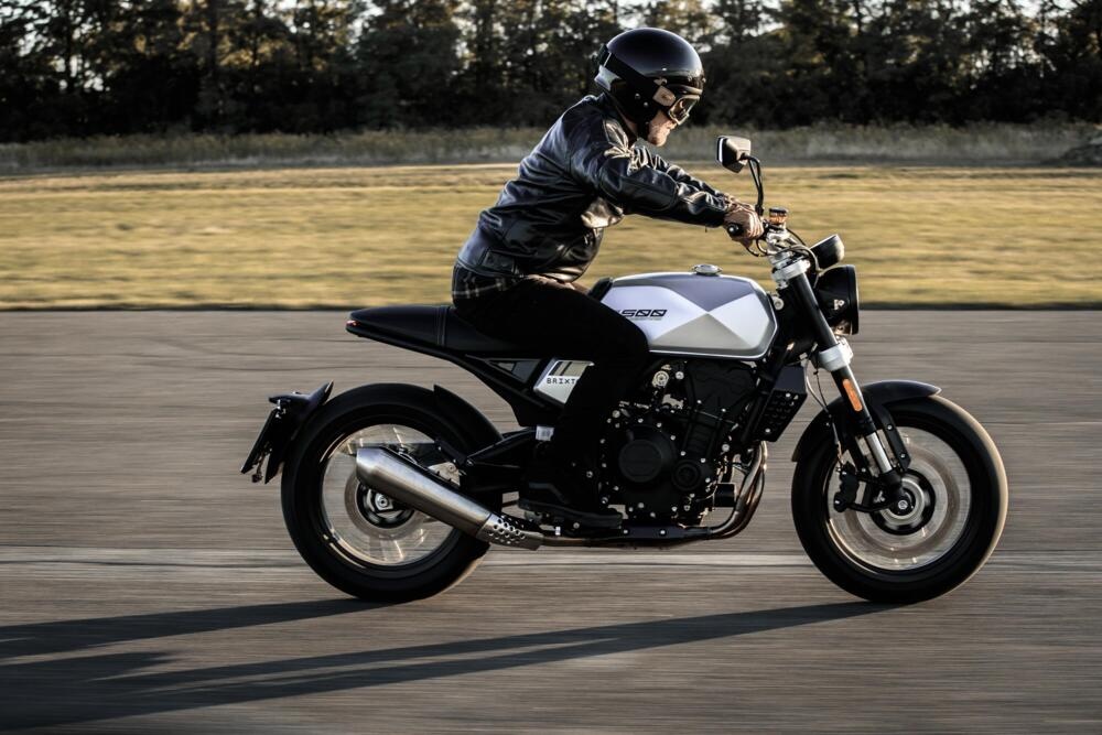 Ra mat Brixton Crossfire 500 2020 anh 1