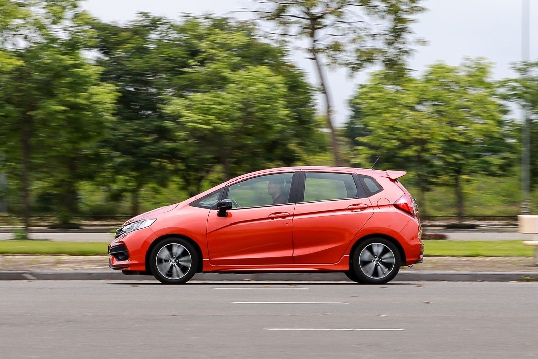 10 oto ban cham nhat thang 5 anh 2