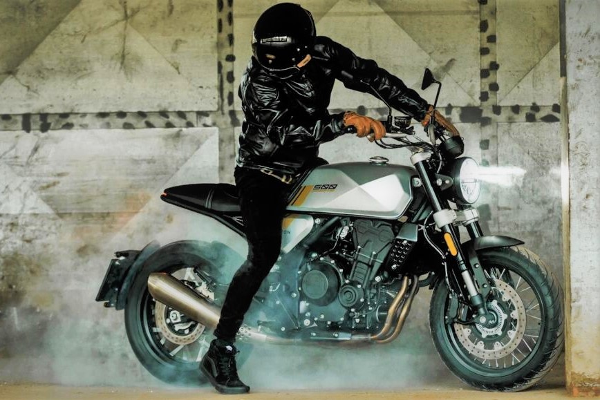 Brixton Crossfire 500 2020 ra mat - manh 47 ma luc, nang 190 kg hinh anh