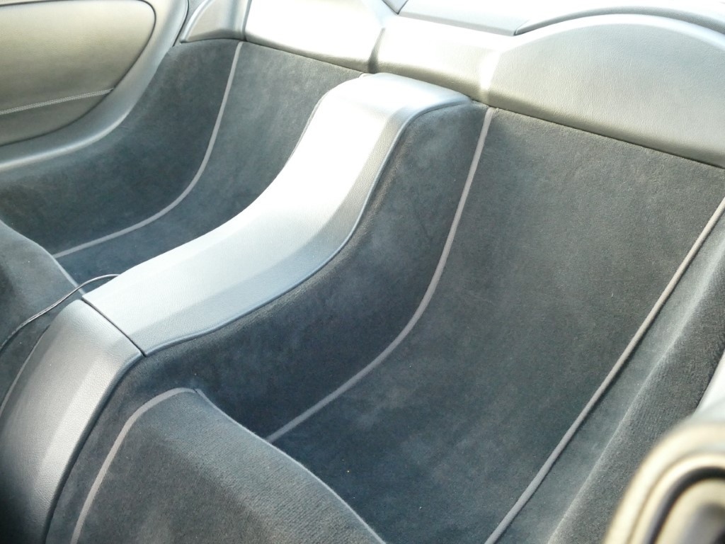 Mercedes-Benz CLK 63 AMG doi 2008 chay hon 2.500 km rao ban 95.000 USD anh 6