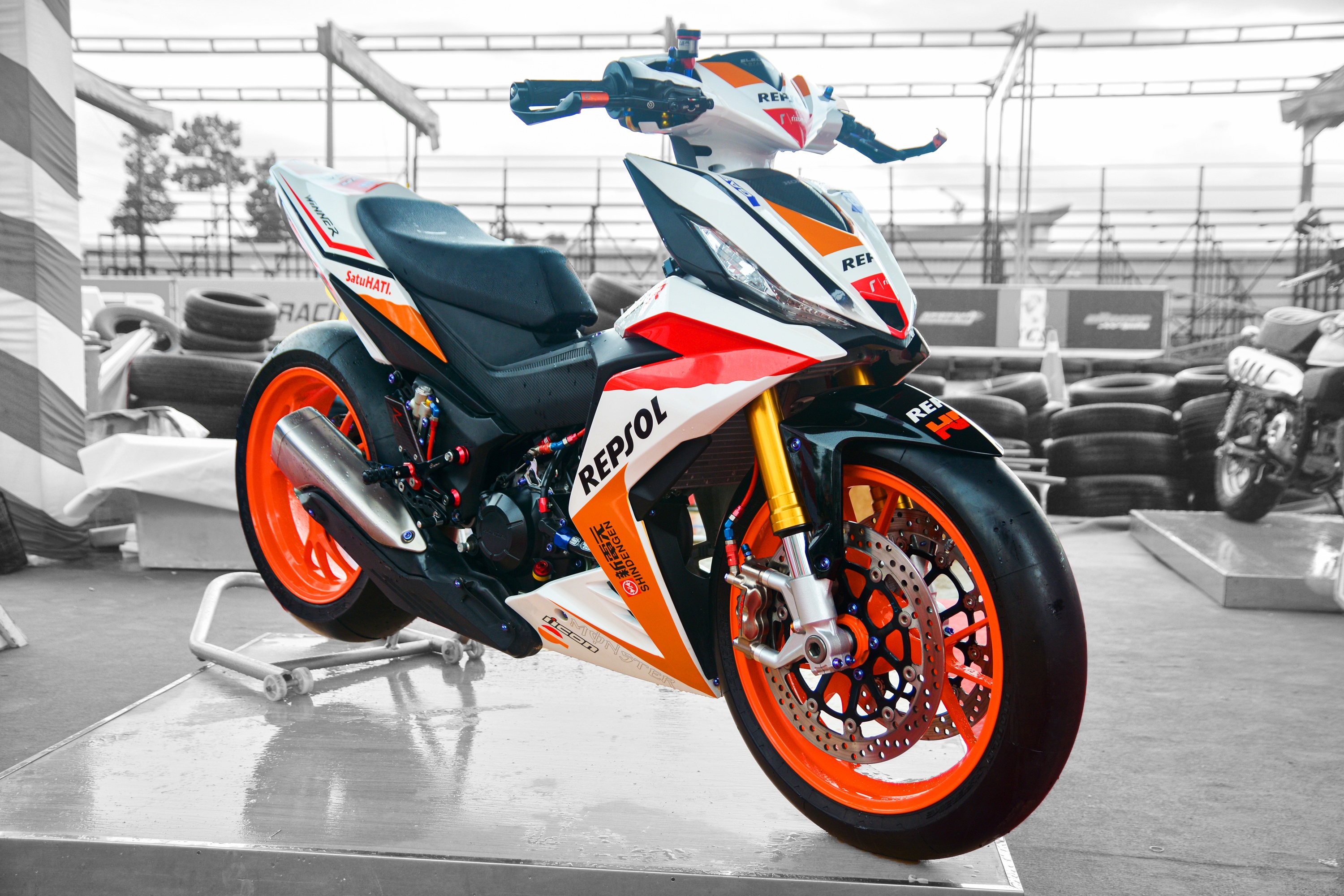 Chi tiet Honda Winner do thanh xe dua cua biker Viet hinh anh