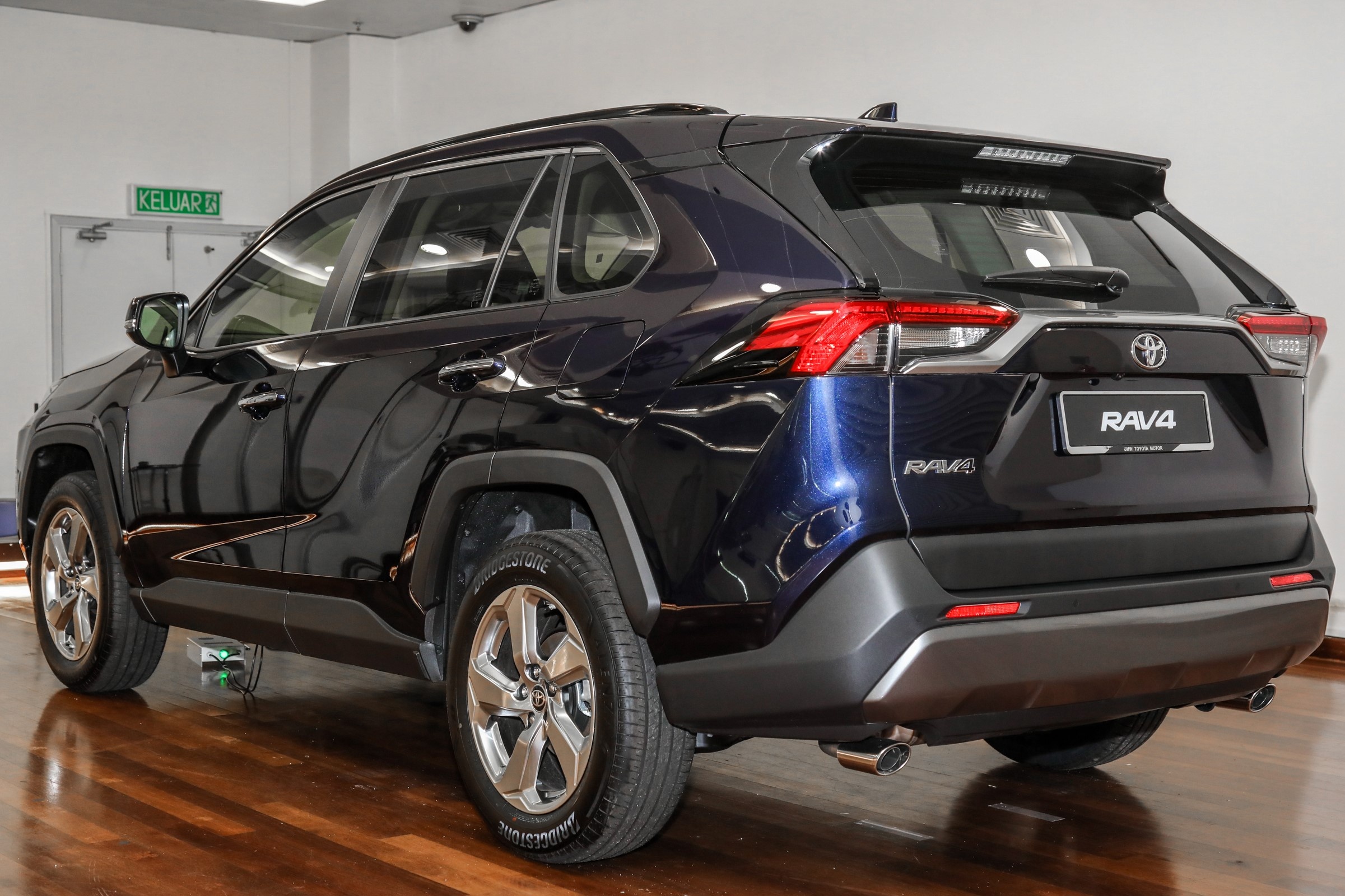 Toyota RAV4 2020 cập bến ĐNÁ - 2 phiên bản,  giá từ 45.959 USD ảnh 12 Toyota RAV4 2020 cap ben DNA - 2 phien ban,  gia tu 45.959 USD anh 12