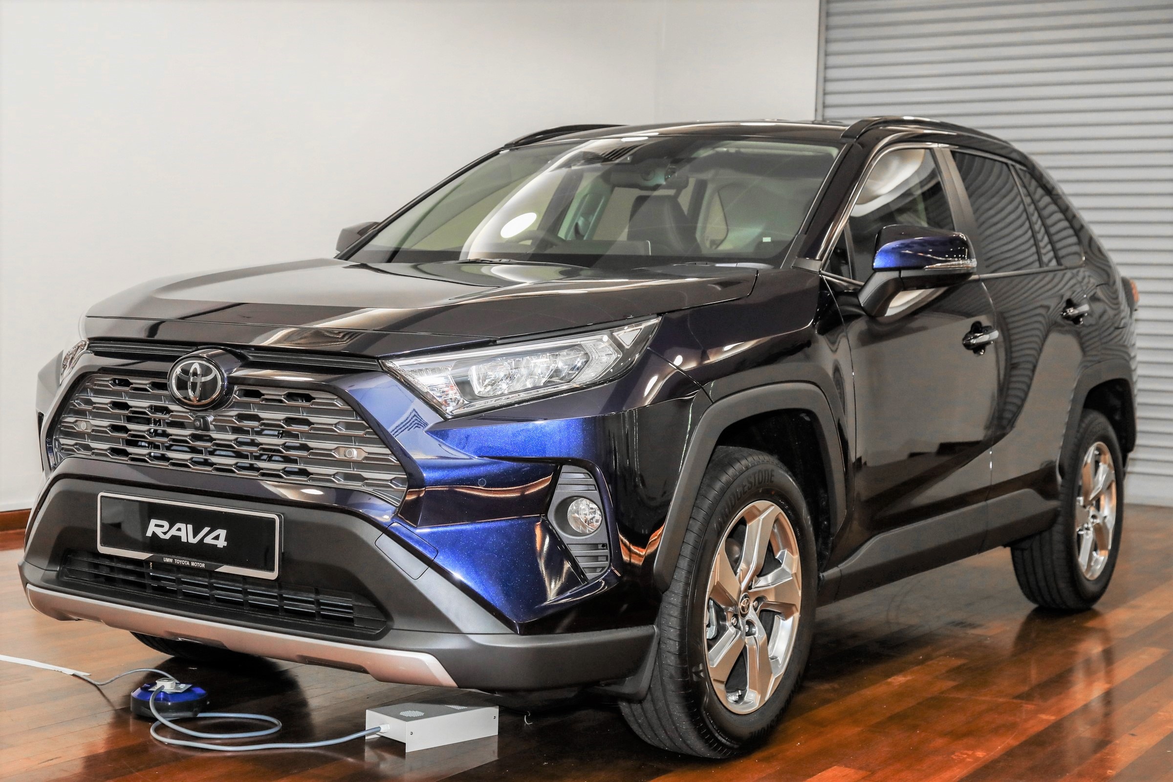 Toyota RAV4 2020 trinh lang tai DNA - 2 phien ban, gia tu 45.959 USD hinh anh
