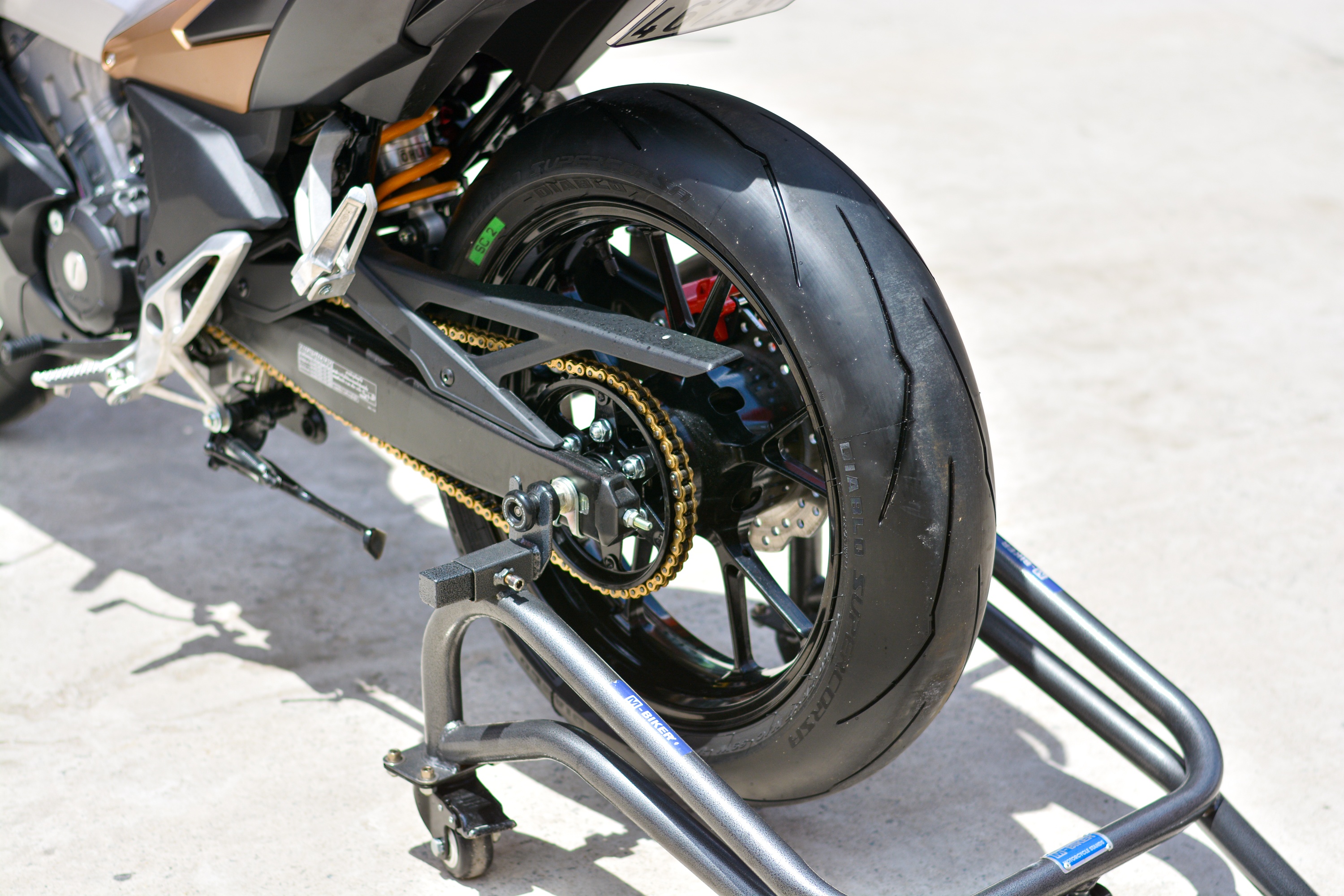 Can canh Honda Winner X voi dan chan Honda CB150R Neo Sport Cafe anh 9