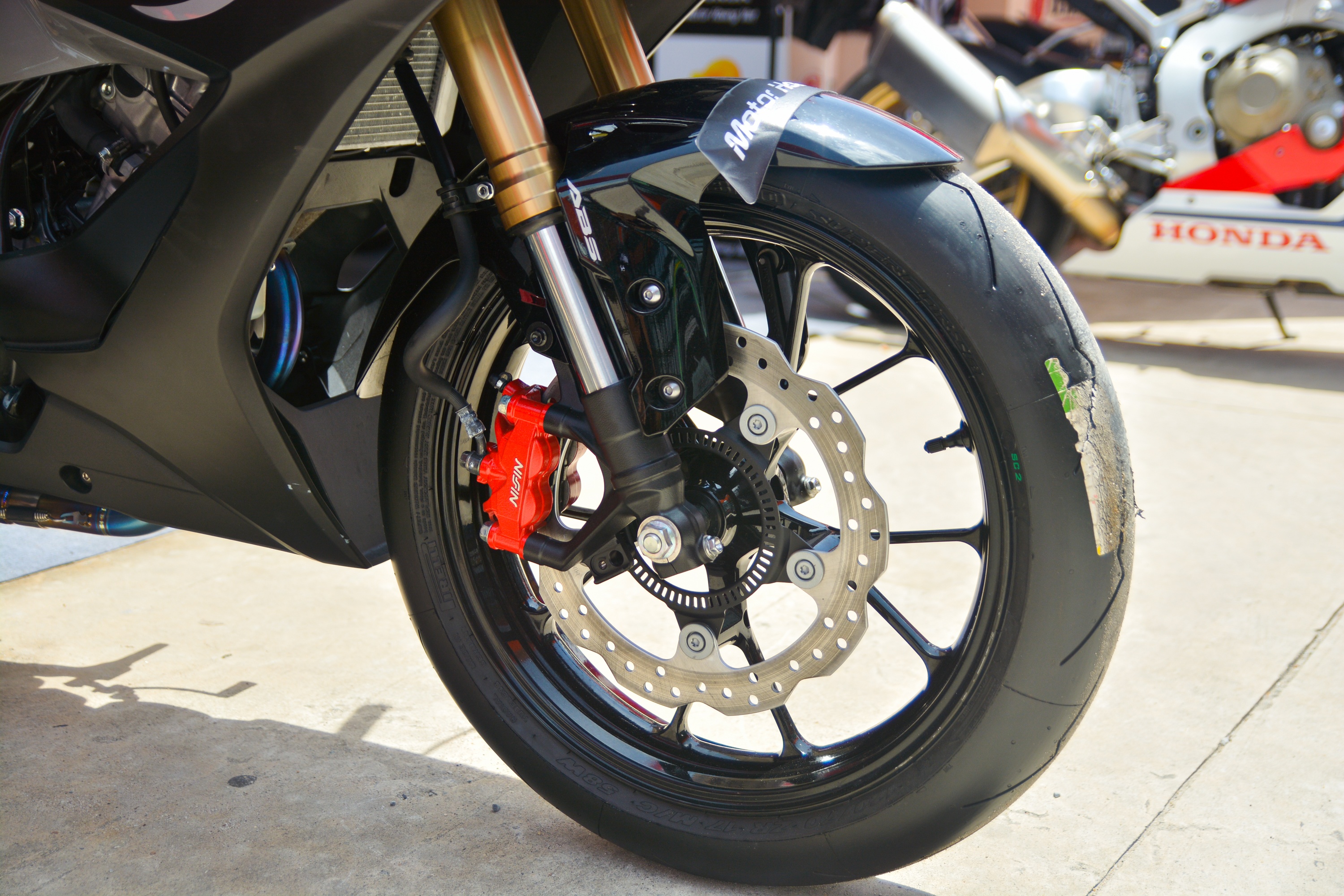 Can canh Honda Winner X voi dan chan Honda CB150R Neo Sport Cafe anh 4