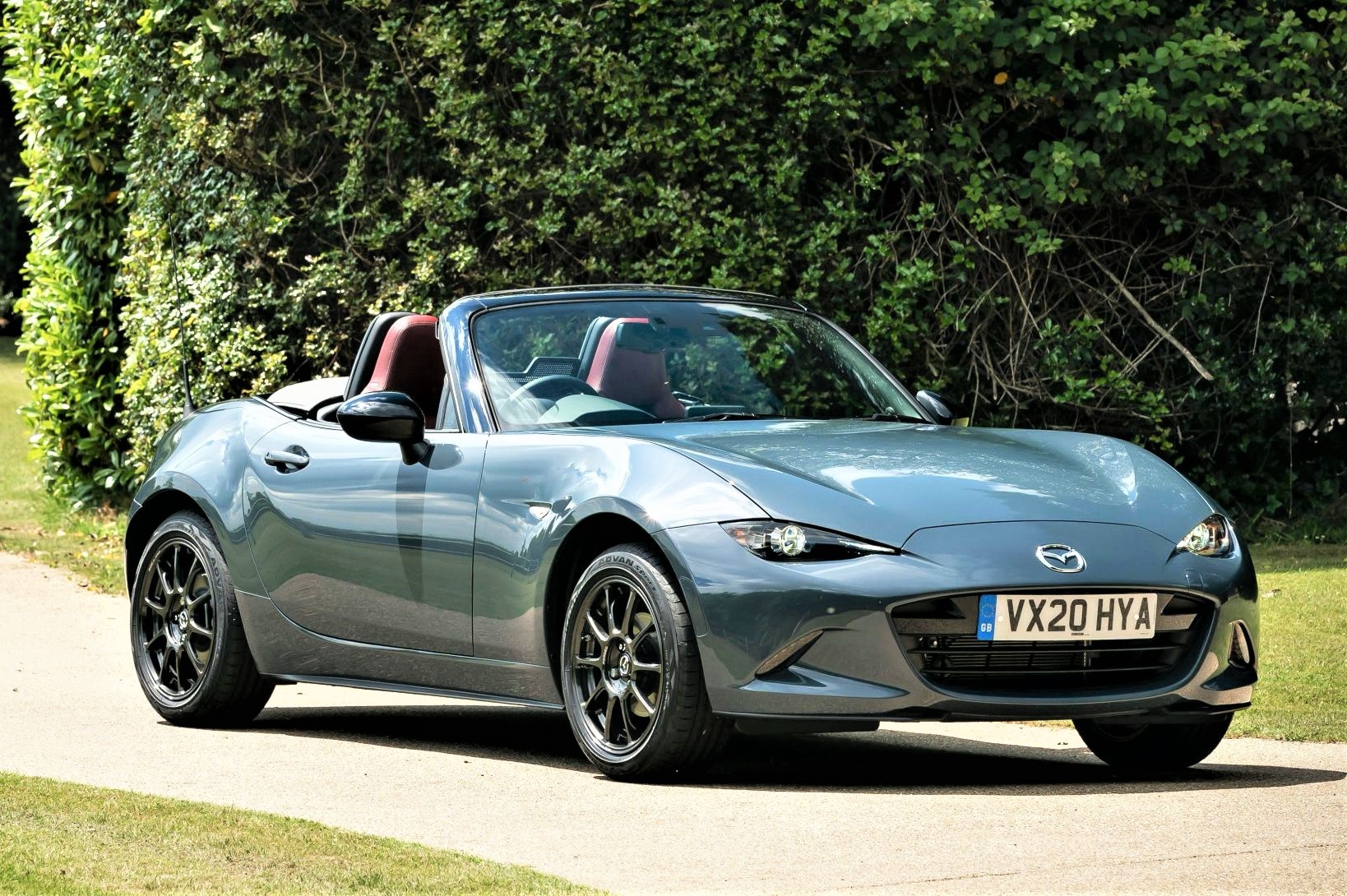 Chi tiet Mazda MX-5 R-Sport ban gioi han 150 xe, gia tu 34.360 USD hinh anh
