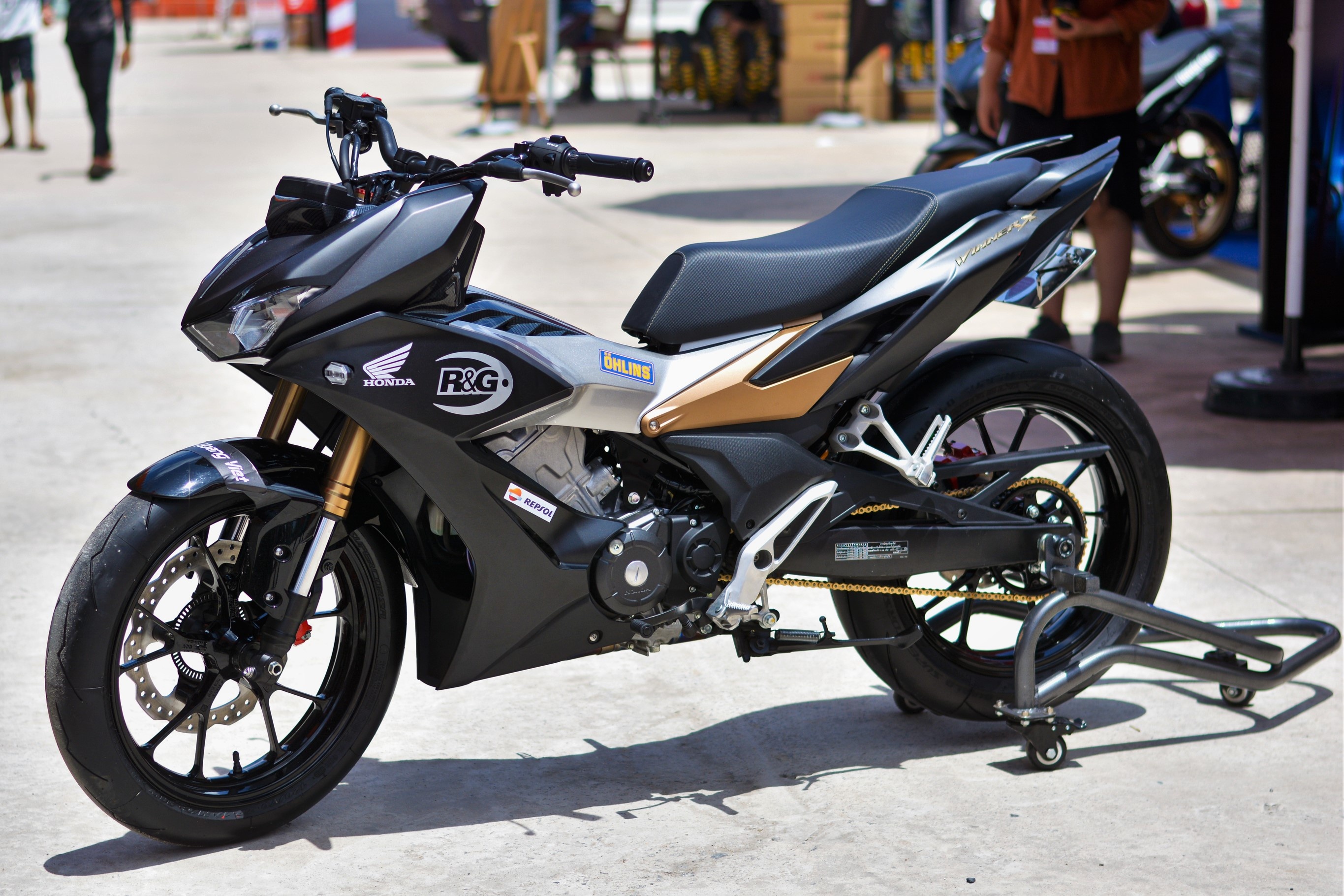 Chi tiet Honda Winner X voi dan chan Honda CB150R Neo Sport Cafe hinh anh