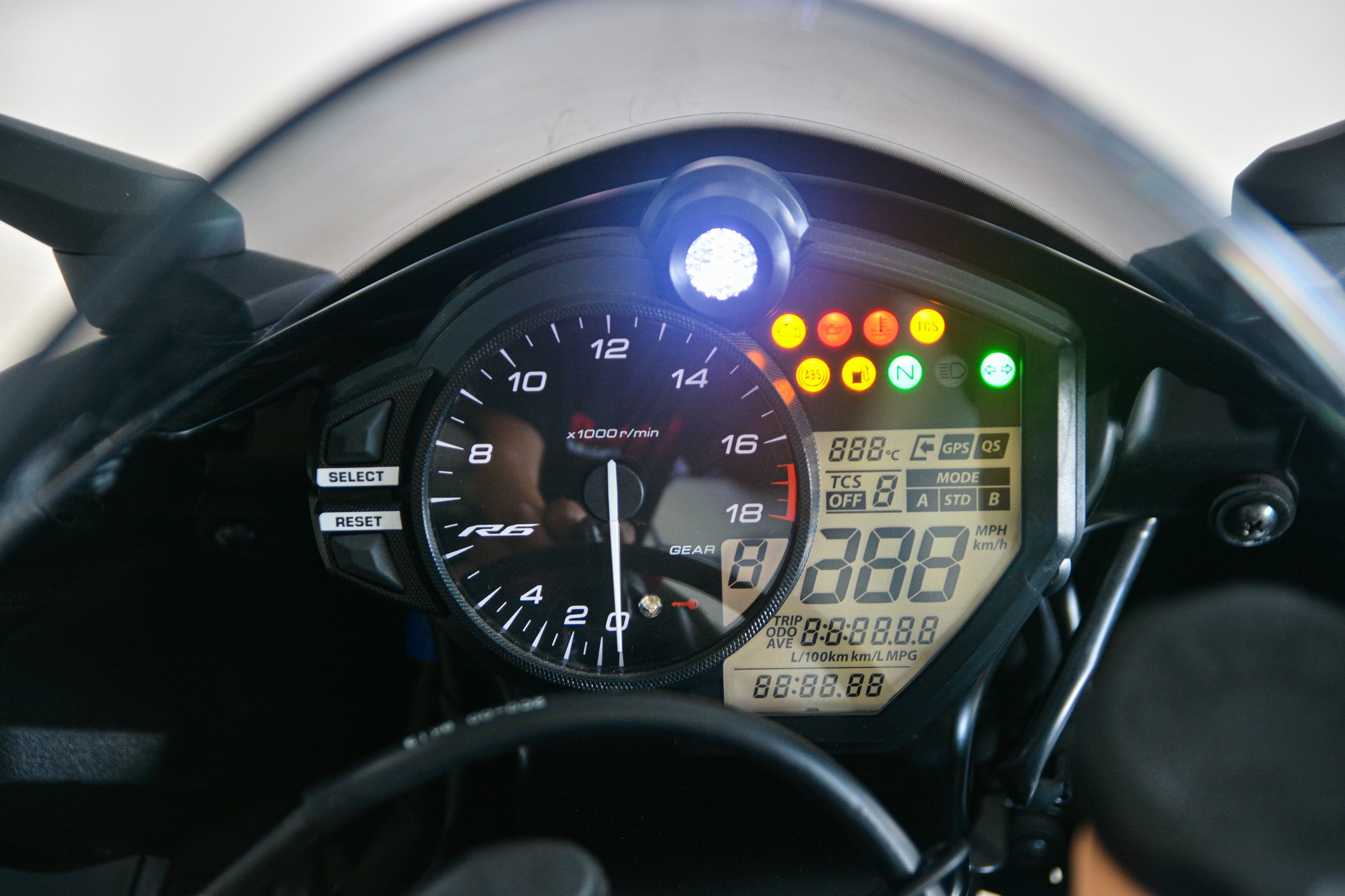 Yamaha YZF-R6 2020 ve VN - 2 phien ban,  gia tu 599 trieu anh 7