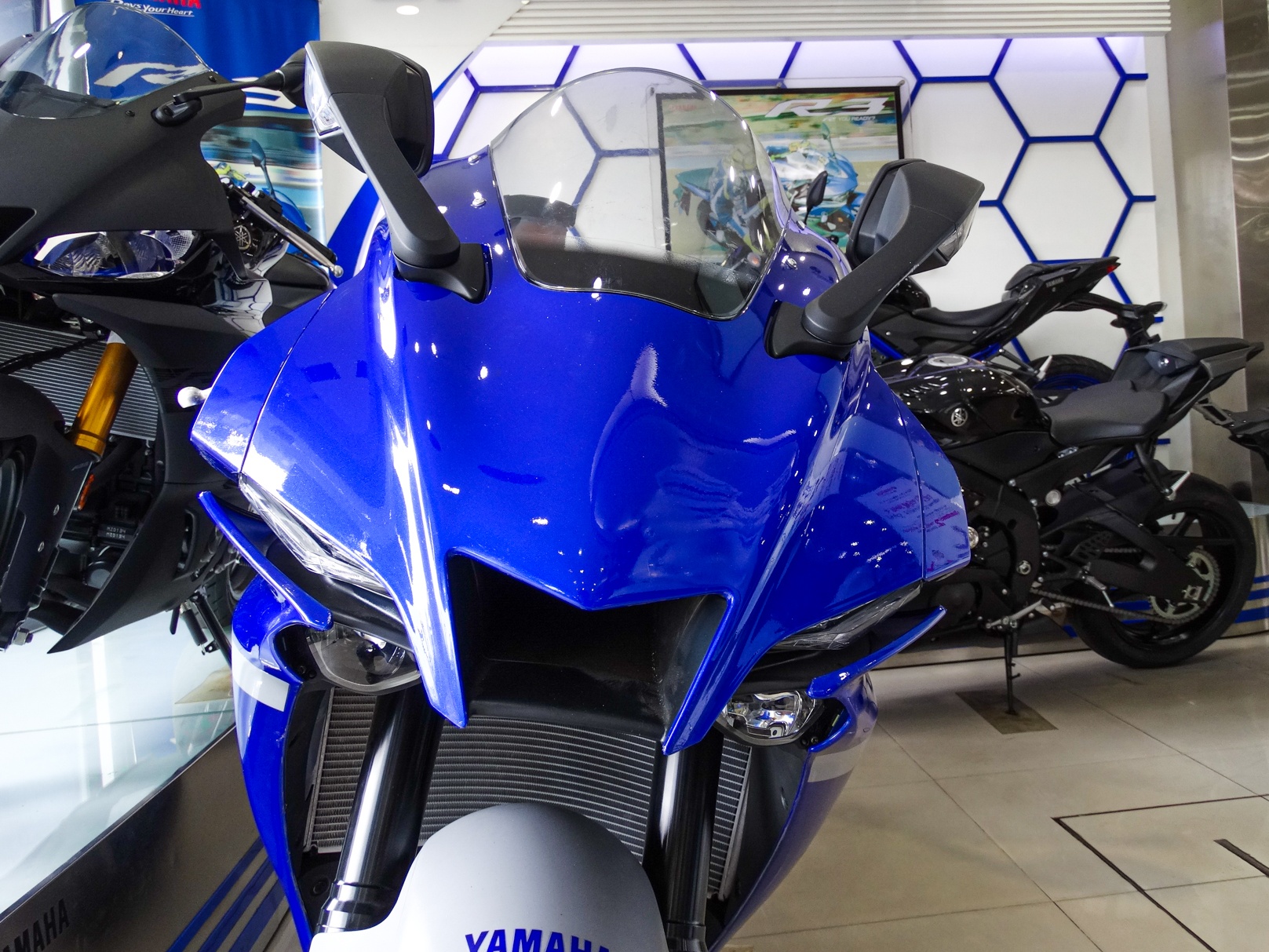 Yamaha YZF-R1 2020 tai VN - doi thu Kawasaki ZX-10R,  gia 729 trieu anh 3