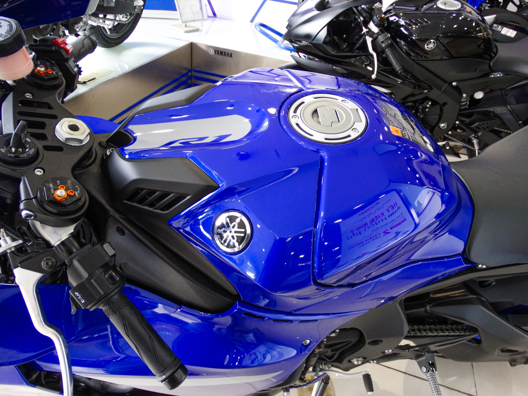 Yamaha YZF-R1 2020 tai VN - doi thu Kawasaki ZX-10R,  gia 729 trieu anh 4