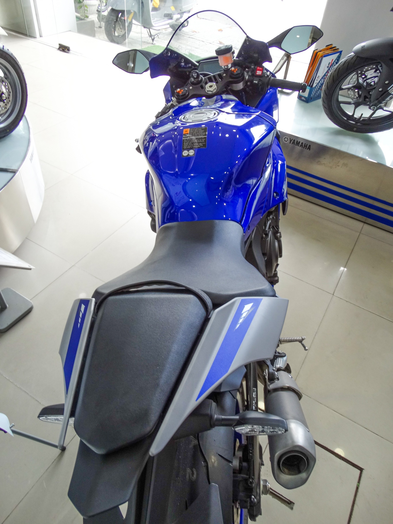 Yamaha YZF-R1 2020 tại VN - đối thủ Kawasaki ZX-10R, giá 729 triệu ảnh 8 Yamaha YZF-R1 2020 tai VN - doi thu Kawasaki ZX-10R, gia 729 trieu anh 8