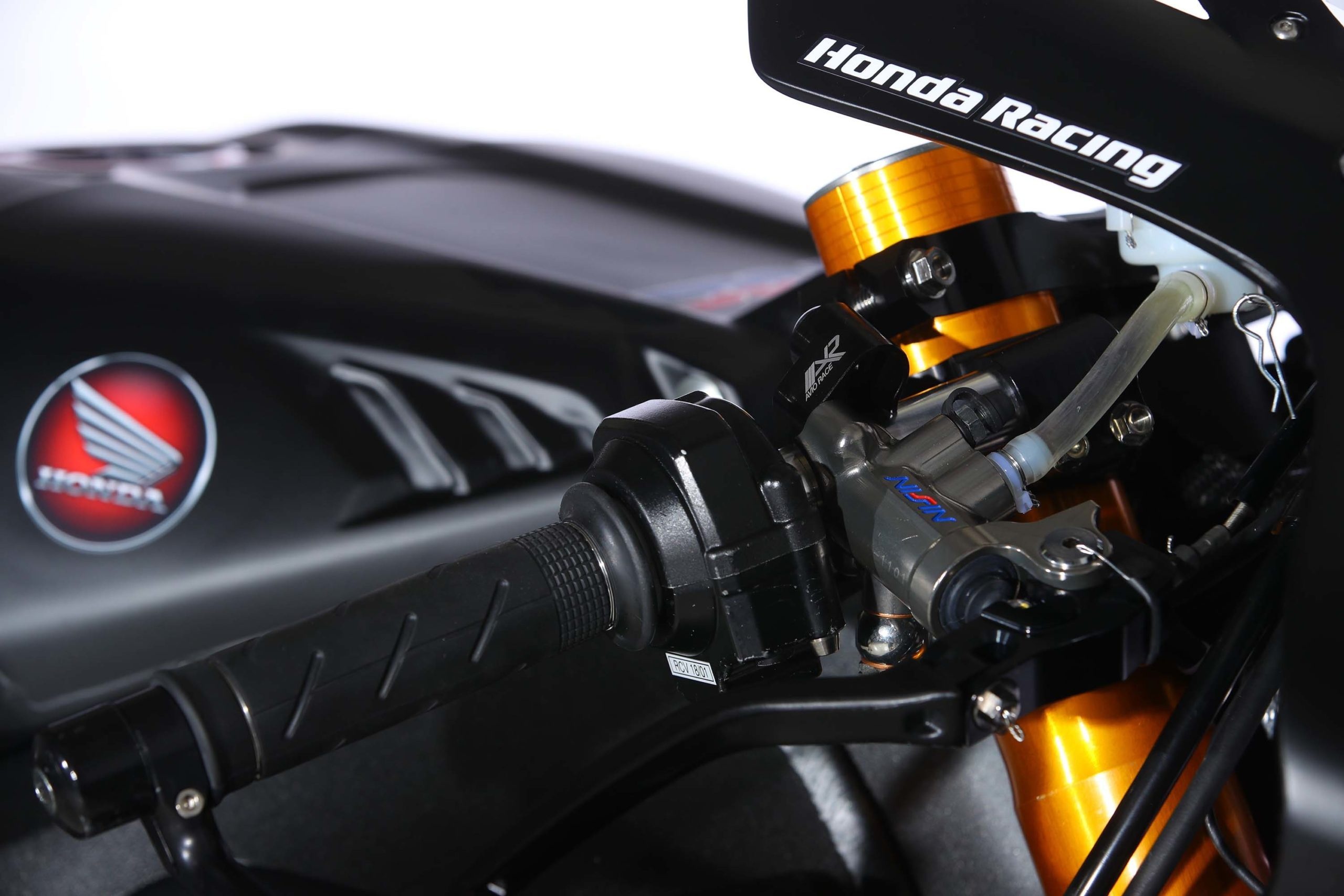 Chi tiết Honda CBR1000RR-R Fireblade SP phiên bản xe đua ảnh 5 Chi tiet Honda CBR1000RR-R Fireblade SP phien ban xe dua anh 5