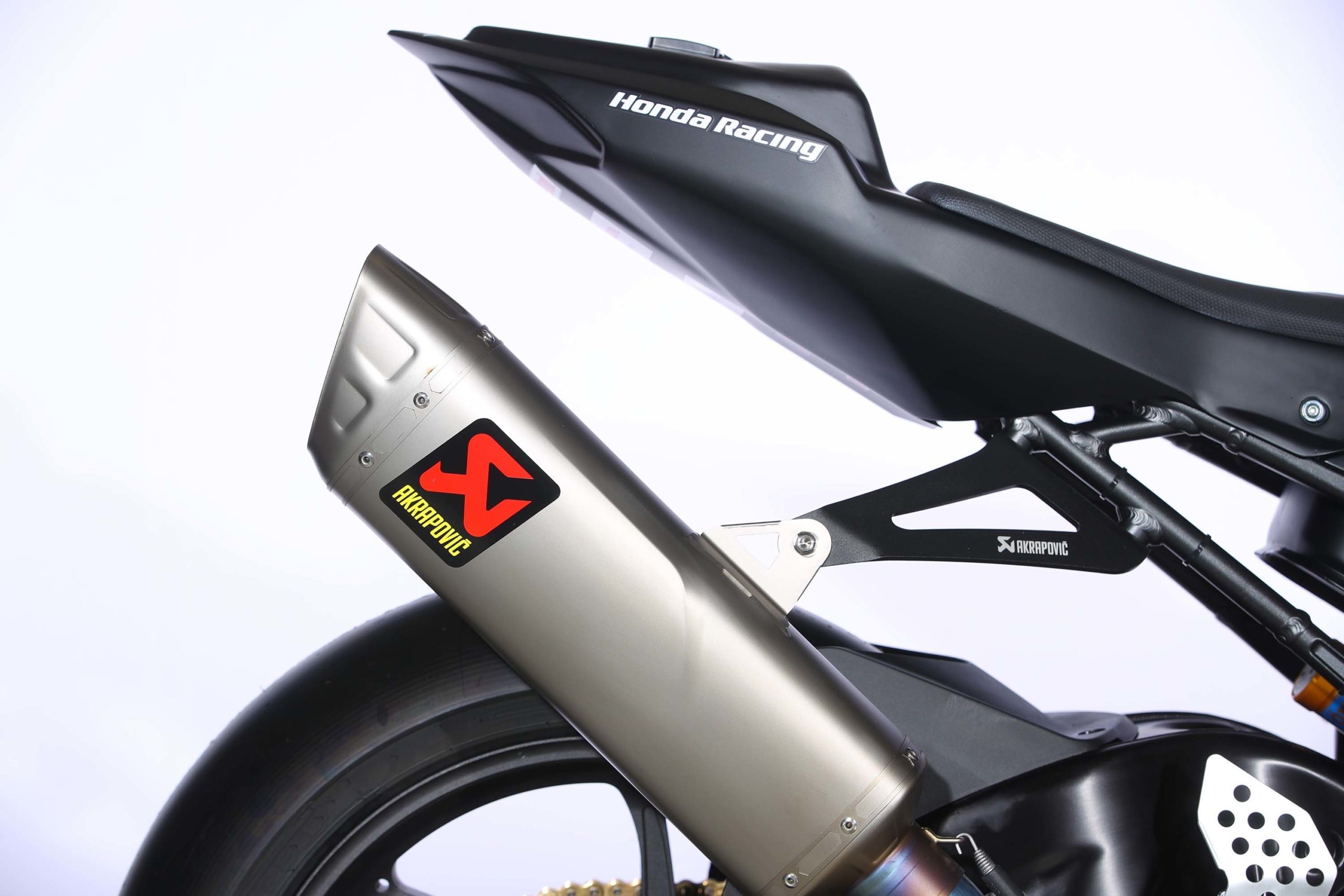 Chi tiết Honda CBR1000RR-R Fireblade SP phiên bản xe đua ảnh 7 Chi tiet Honda CBR1000RR-R Fireblade SP phien ban xe dua anh 7