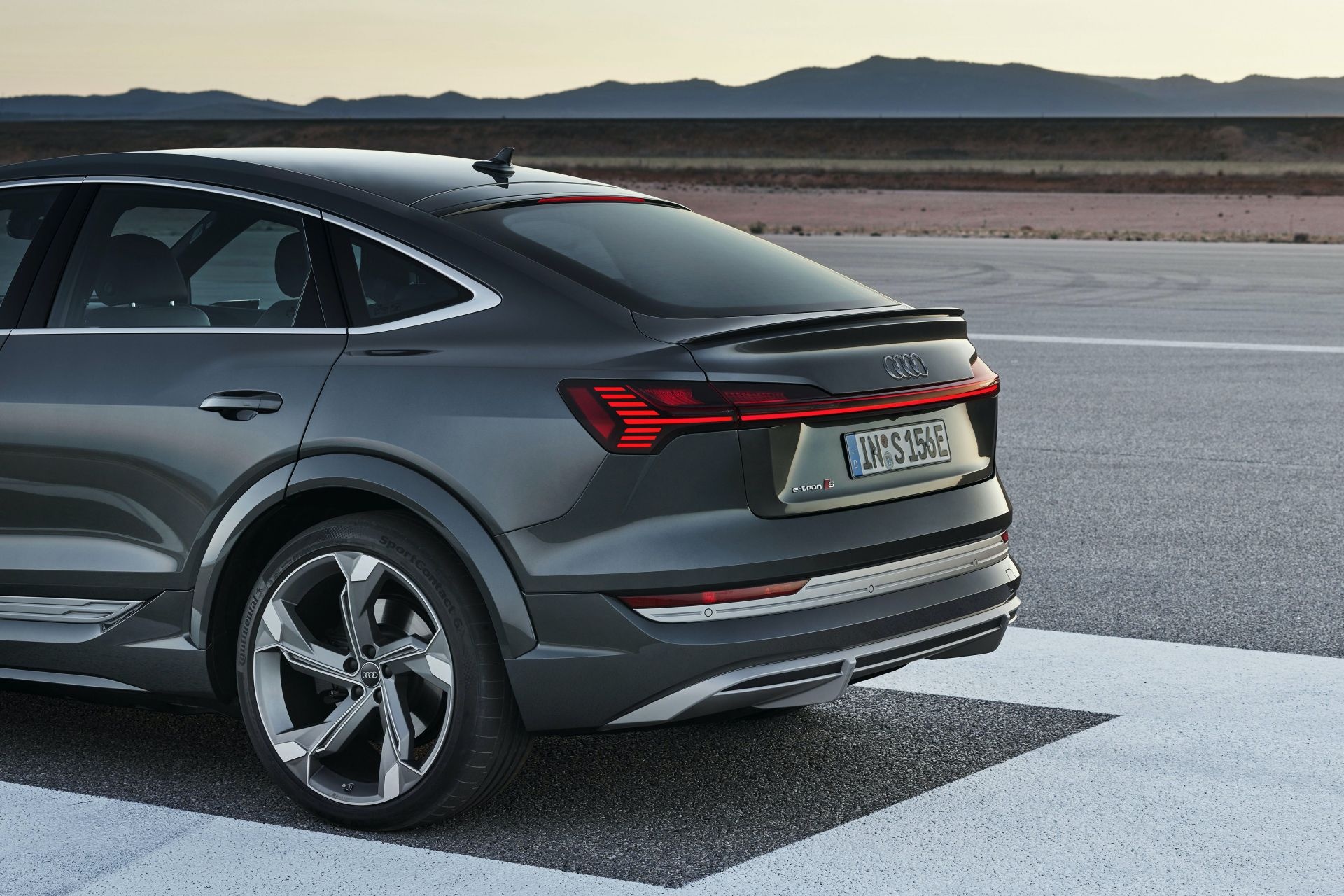 Ra mat Audi e-tron phien ban nang cap suc manh anh 13