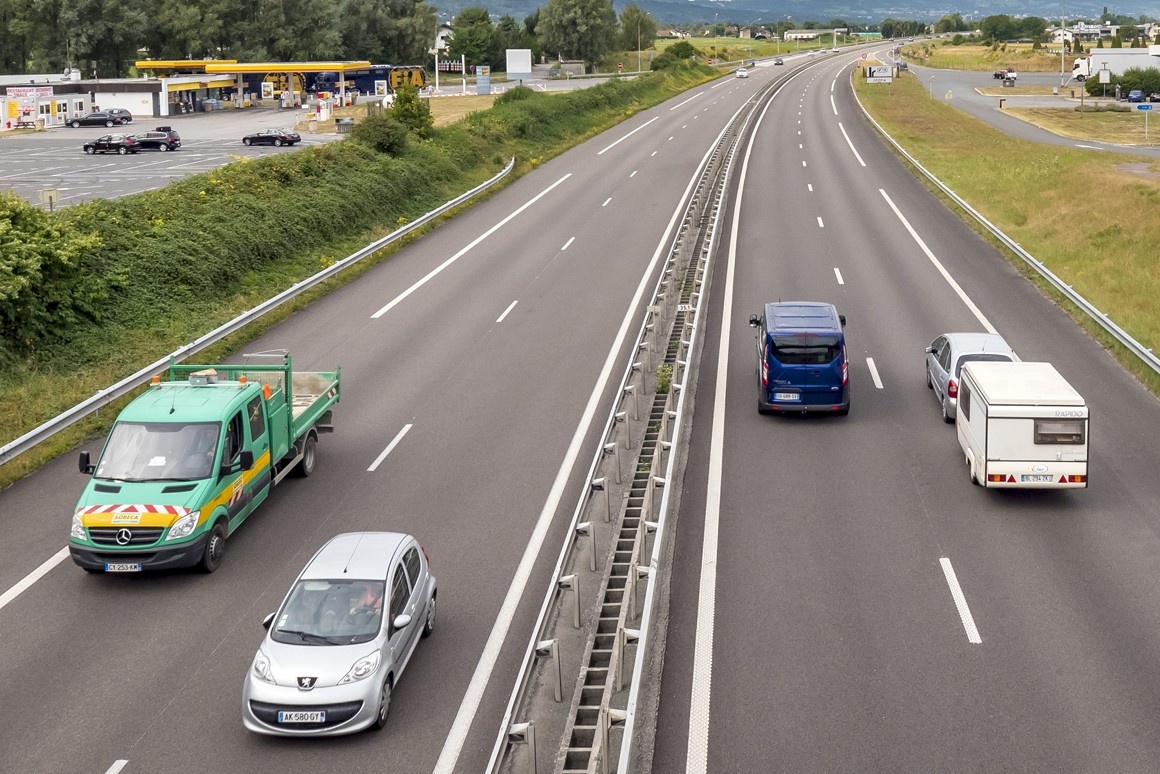 Thi thu cau hoi diem liet bang lai oto hang B2 (Phan 2) anh 5