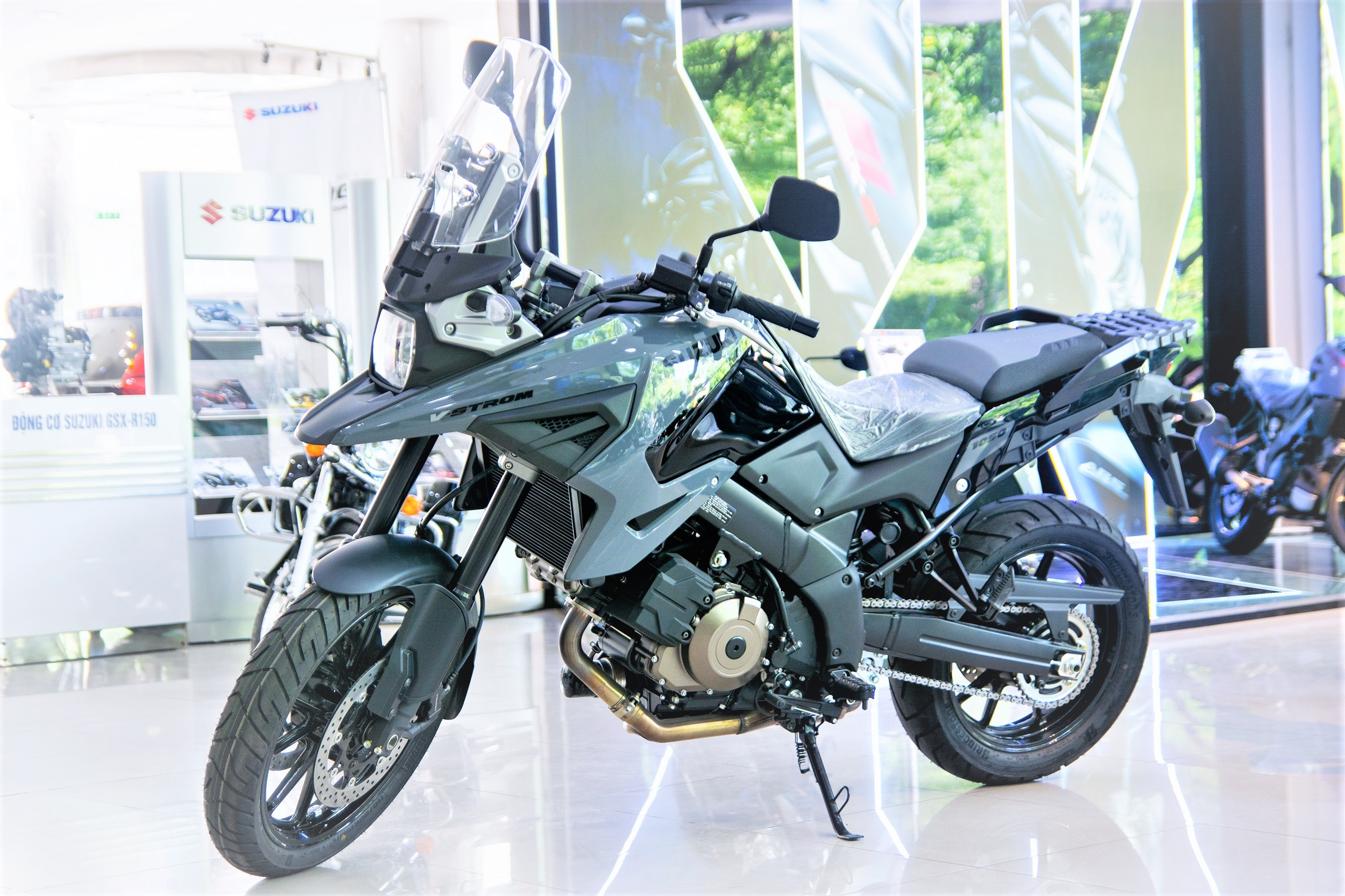 Suzuki V-Strom 1050 am tham ve VN, gia 419 trieu dong hinh anh