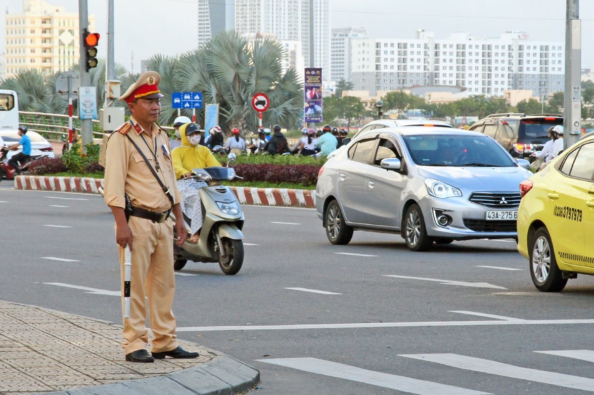 Thi thử câu hỏi điểm liệt bằng lái ôtô hạng B2 (Phần 3) ảnh 10 Thi thu cau hoi diem liet bang lai oto hang B2 (Phan 3) anh 10
