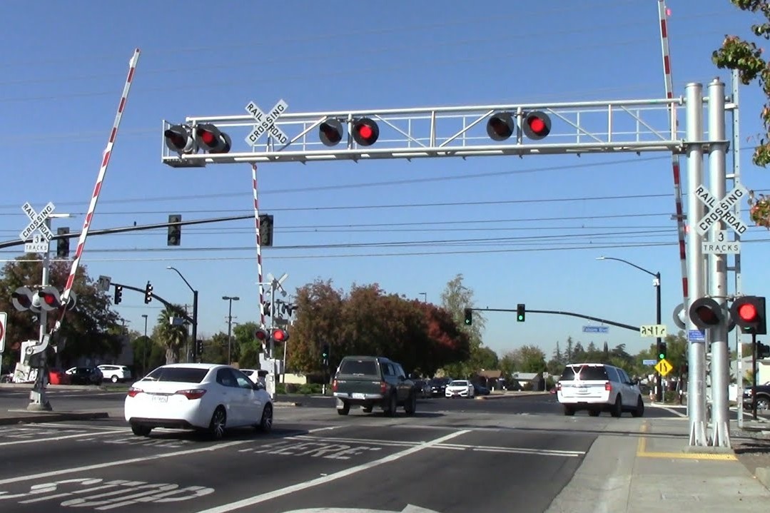 Thi thu cau hoi diem liet bang lai oto hang B2 anh 1