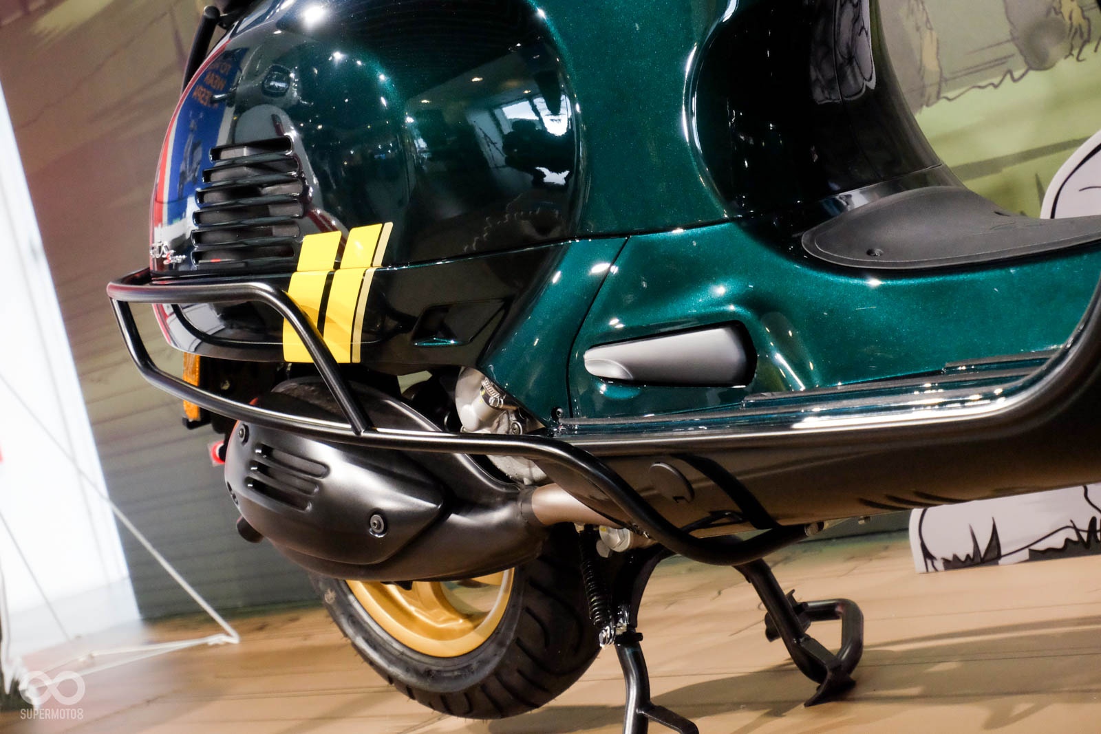 Ra mat Vespa Sprint 150 va GTS 300 phien ban xe dua co dien anh 5