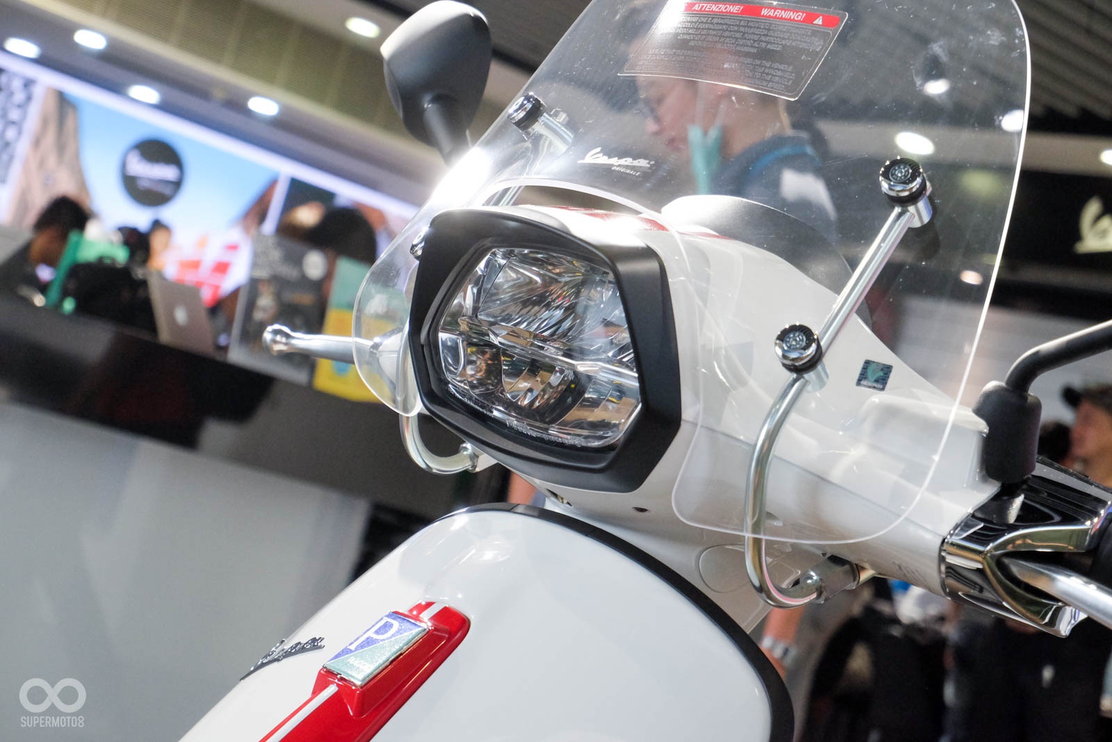 Ra mat Vespa Sprint 150 va GTS 300 phien ban xe dua co dien anh 4