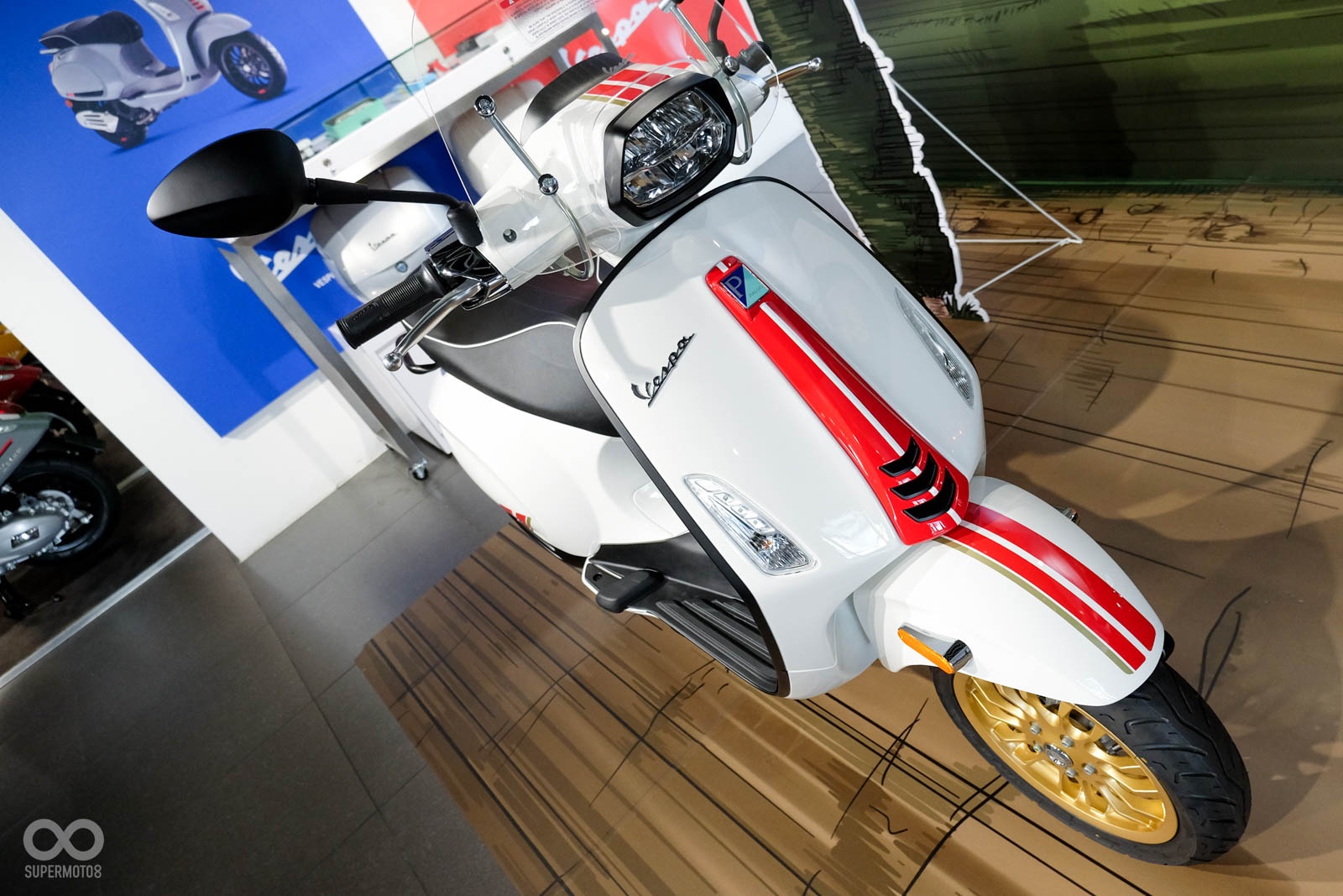 Ra mat Vespa Sprint 150 va GTS 300 phien ban xe dua co dien anh 2